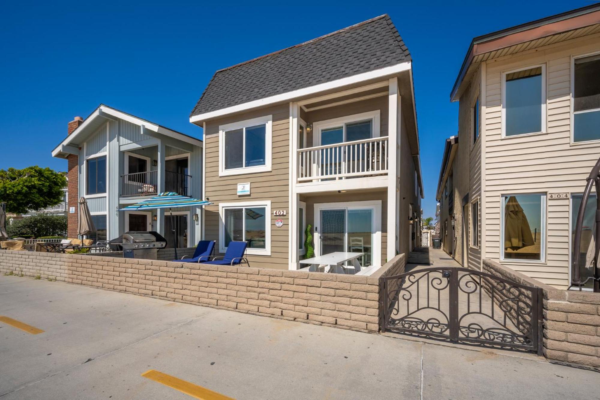 Newport Paradise - Oceanfront Home by the Pier