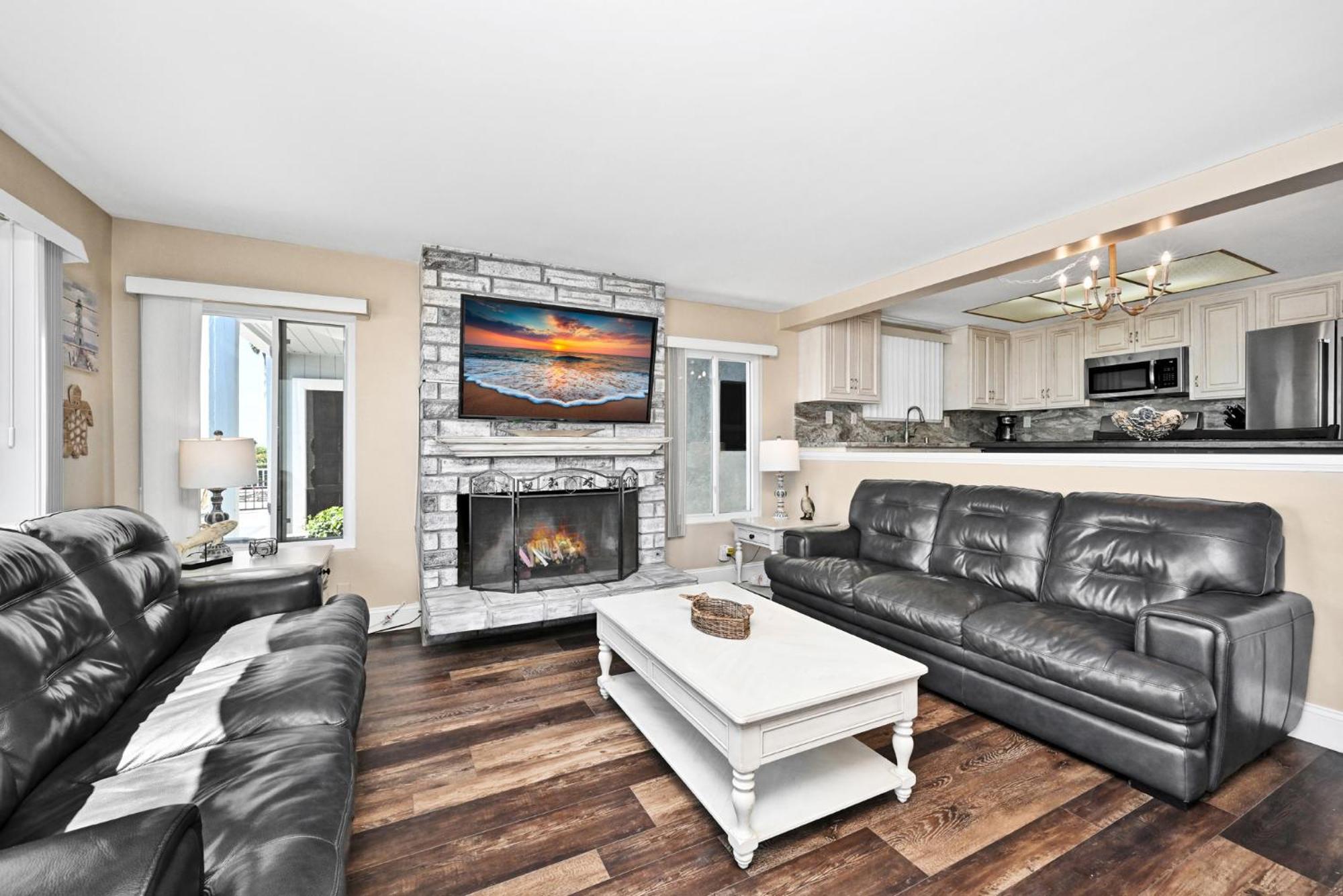 Newport Paradise - Oceanfront Home by the Pier