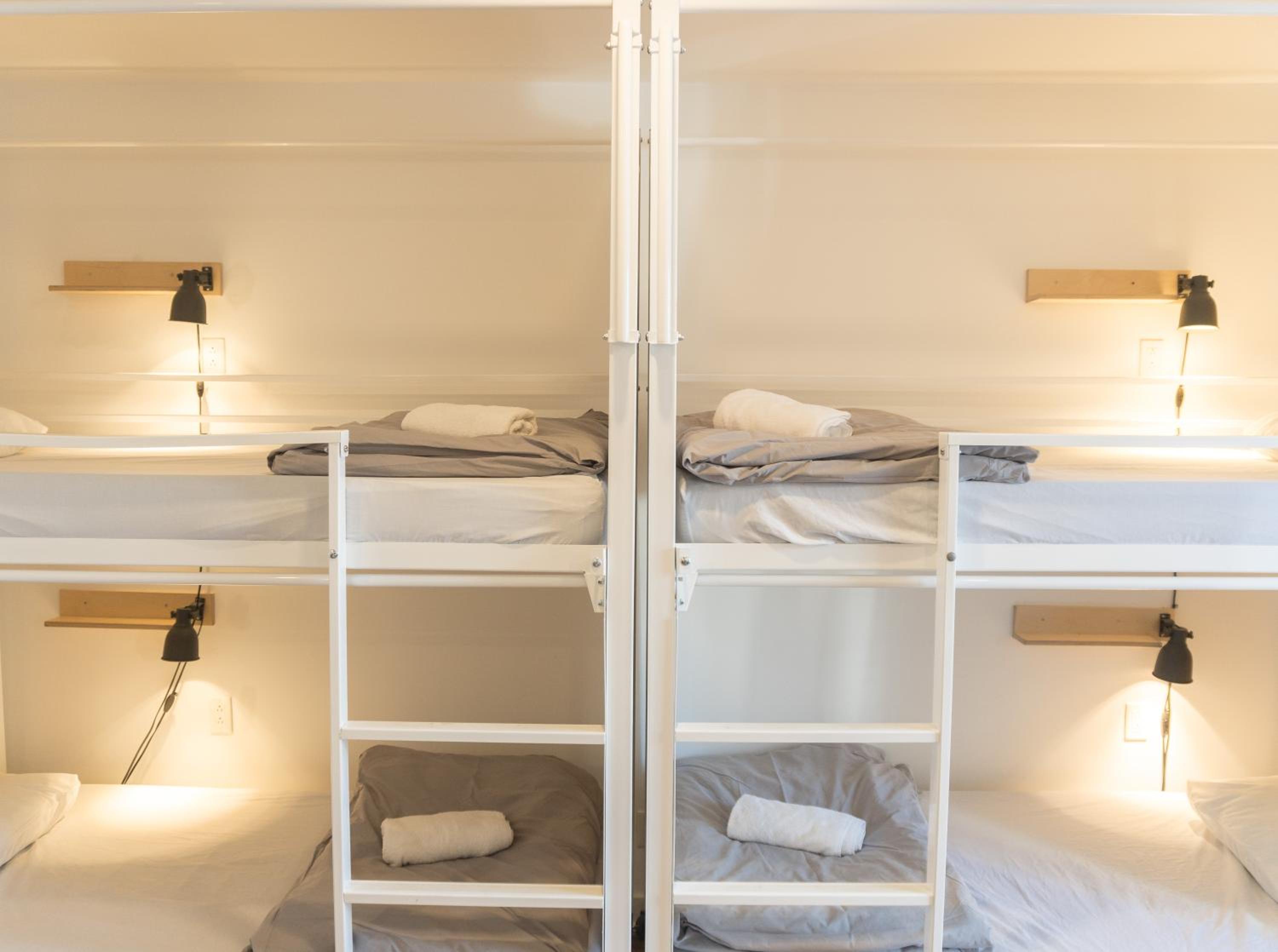 Auberge Saintlo Montréal Hostel