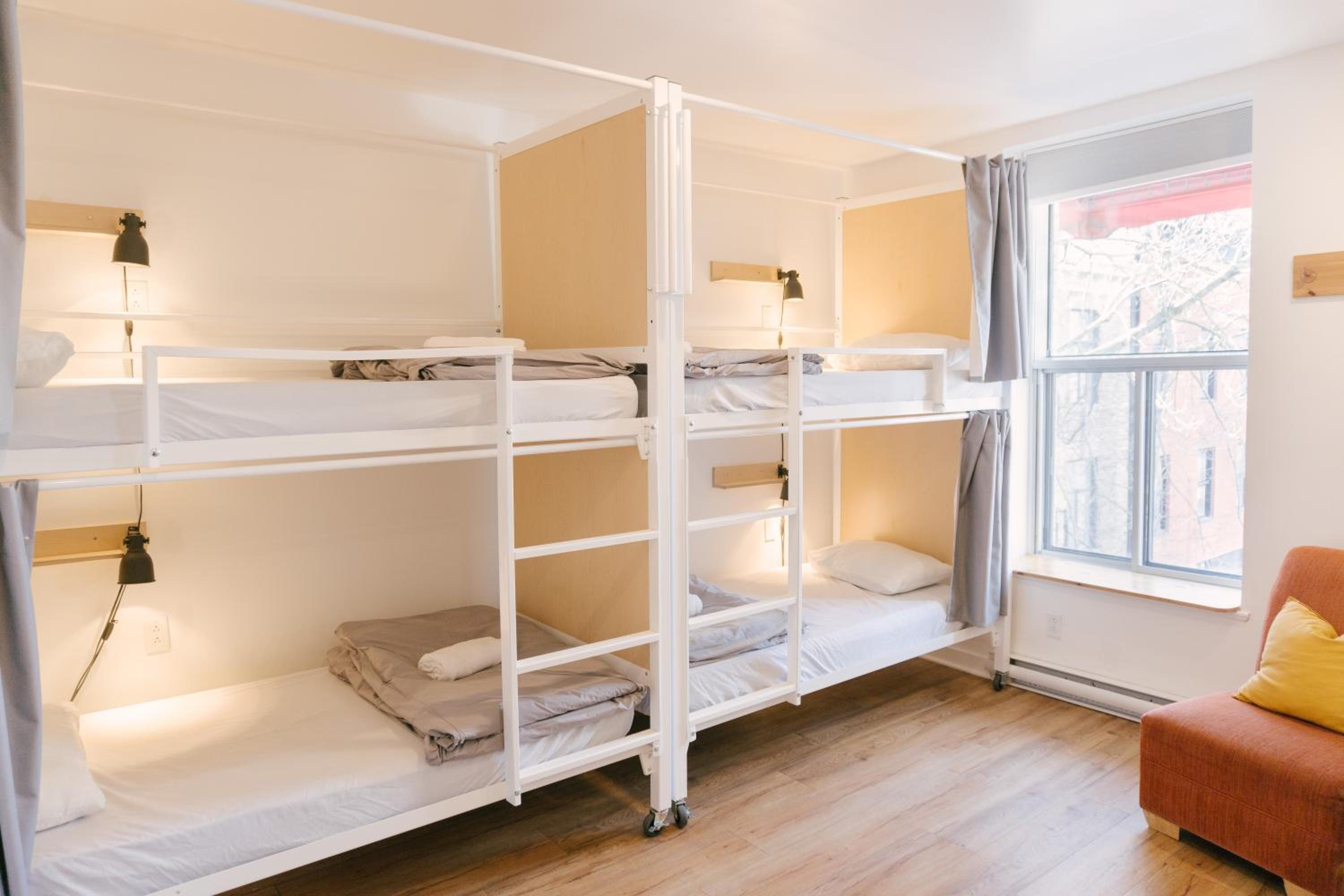 Auberge Saintlo Montréal Hostel