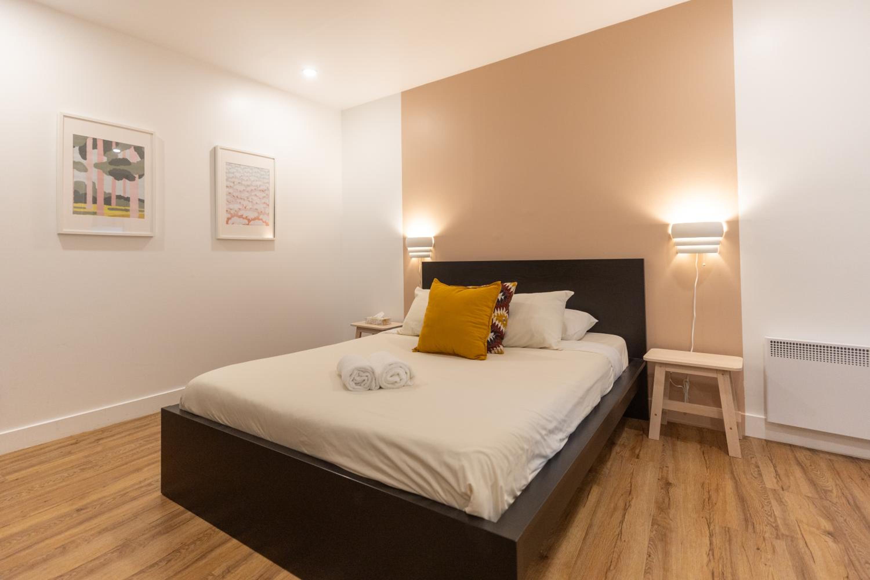 Auberge Saintlo Montréal Hostel