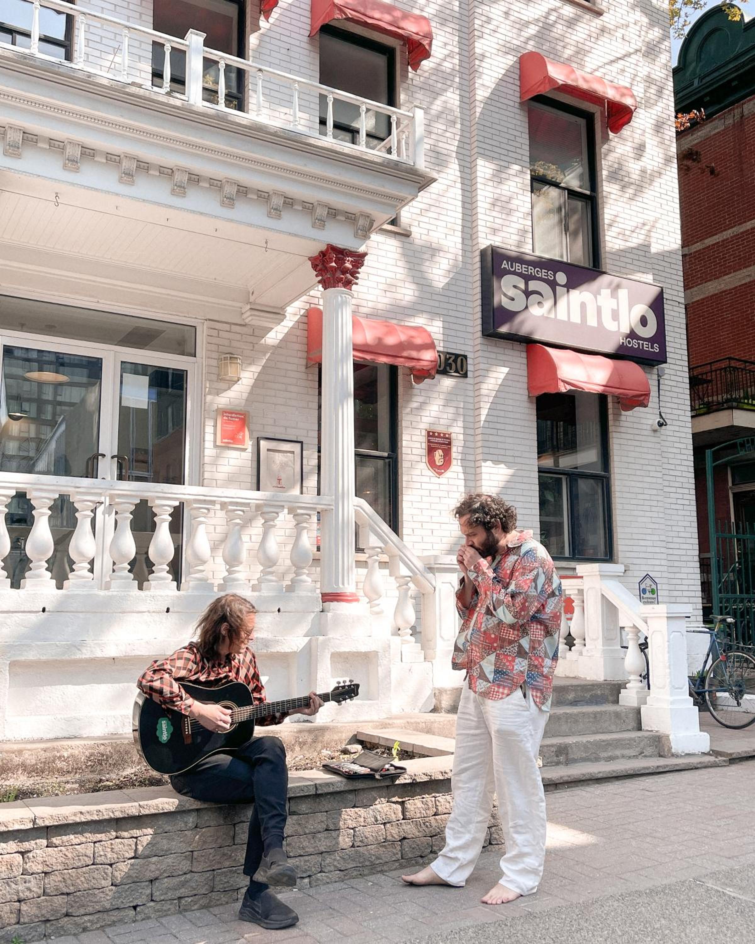 Auberge Saintlo Montréal Hostel