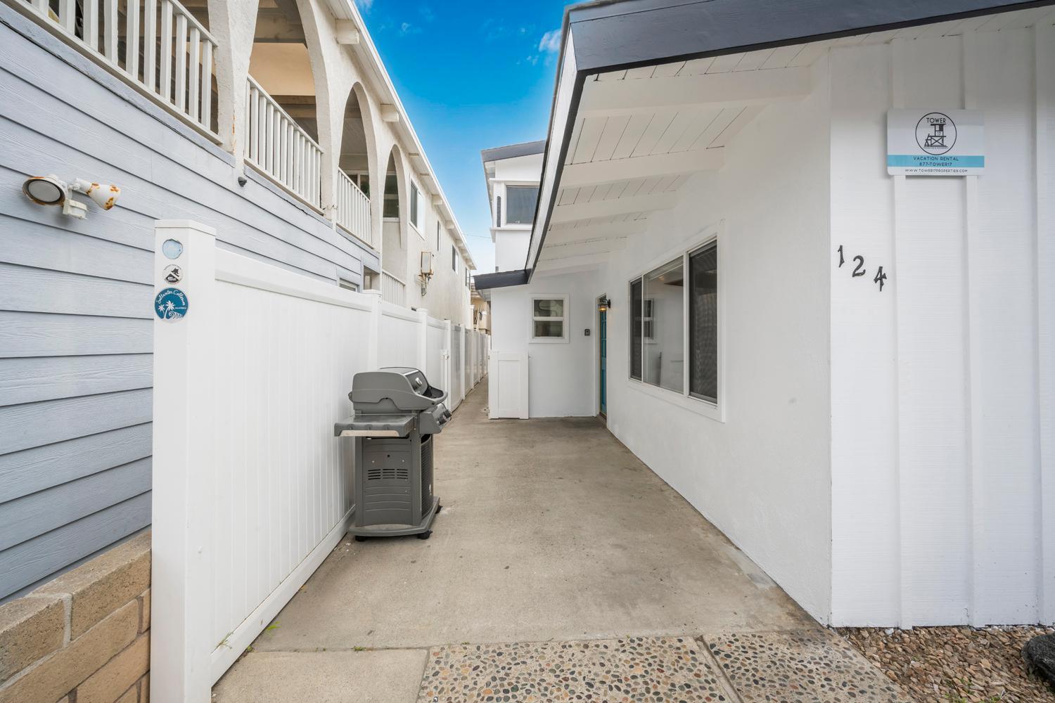 5 Bedroom Duplex 1 minute Walk to the Ocean view 5