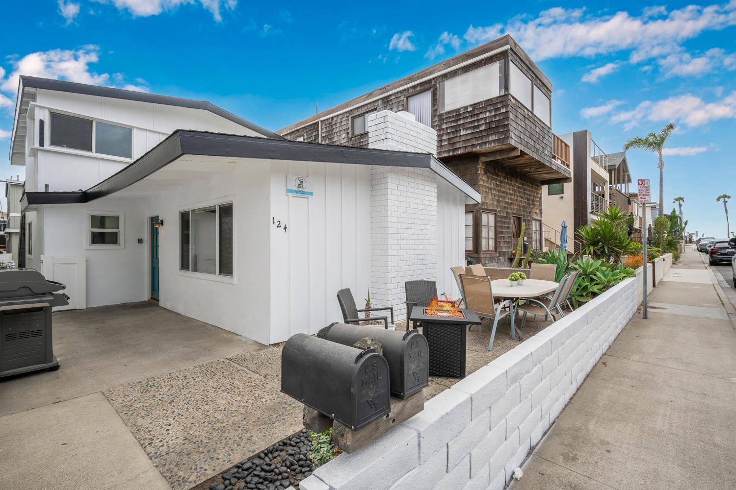 2 Bedroom Upstairs with Balcony Steps from the Sand view 2