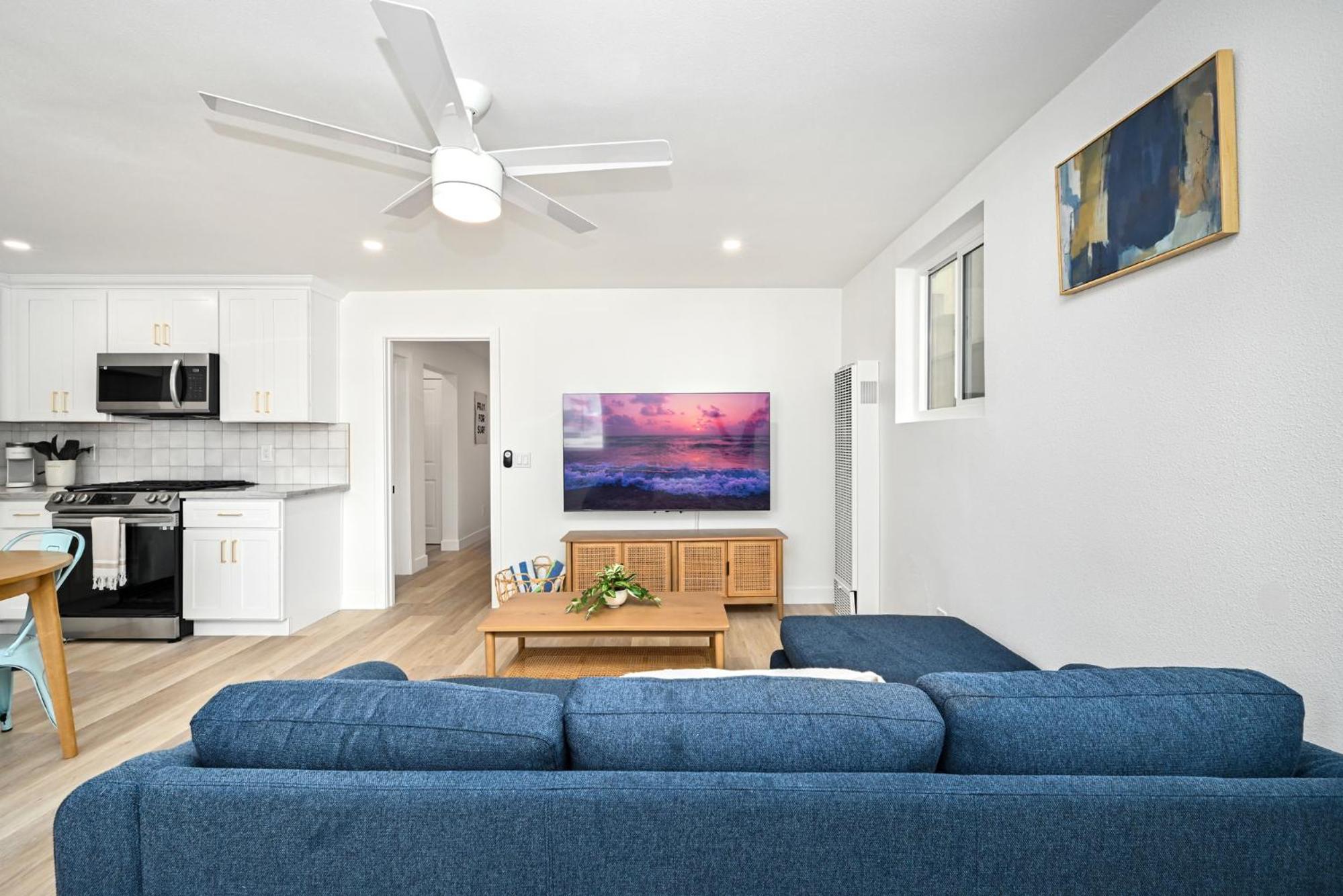 Sunset Beach Retreat next to Water Tower and Ocean view 3