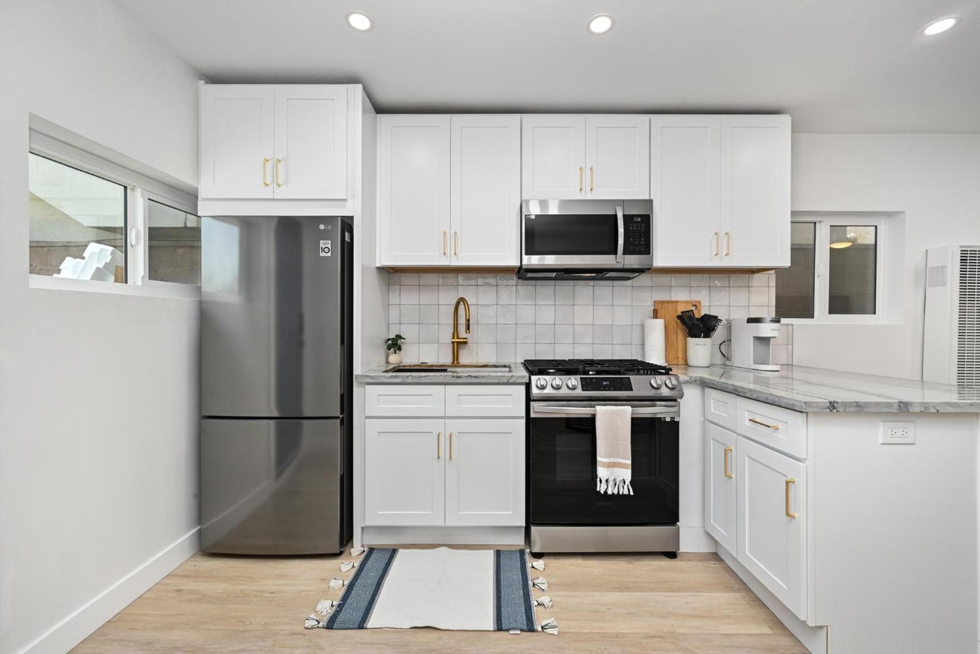 Sunset Beach Retreat next to Water Tower and Ocean view 5
