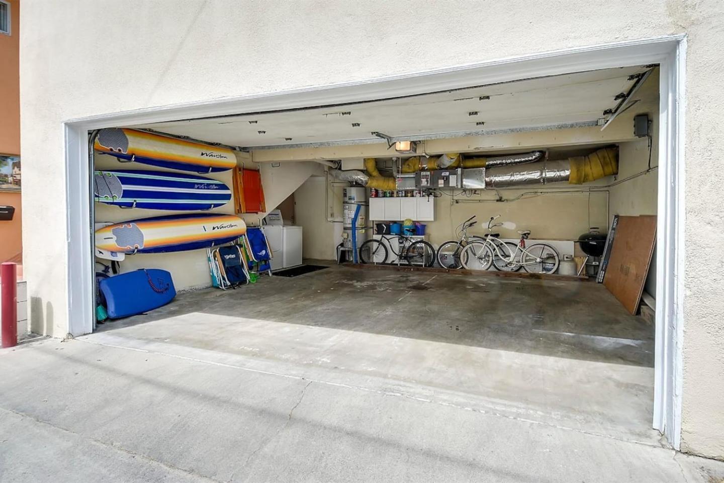 2 Bedroom Upstairs Apt 1 block from the beach! view 3