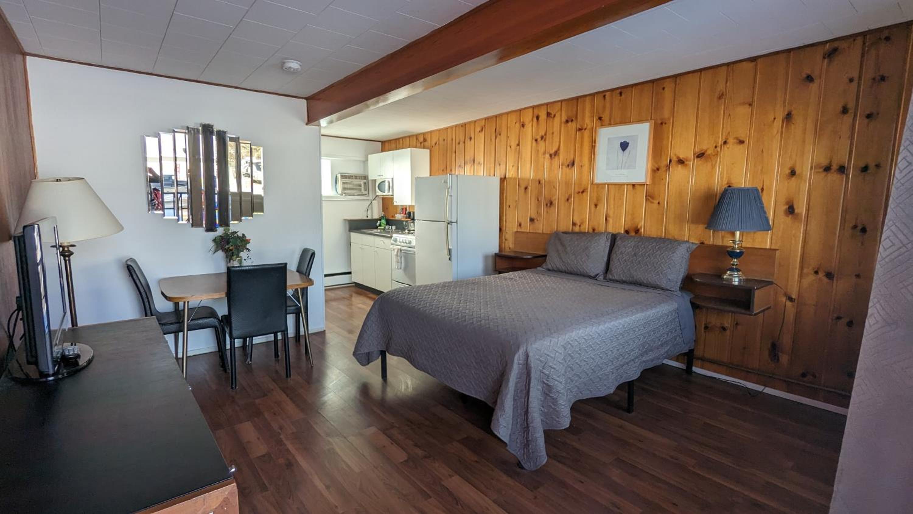 Deerview Lodge & Cabins - Princeton BC