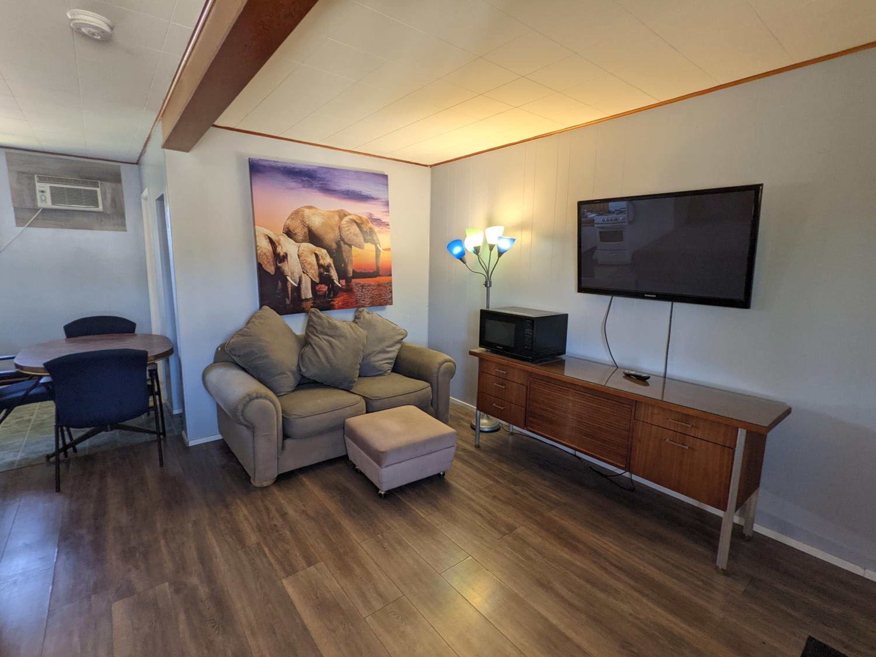 Deerview Lodge & Cabins - Princeton BC