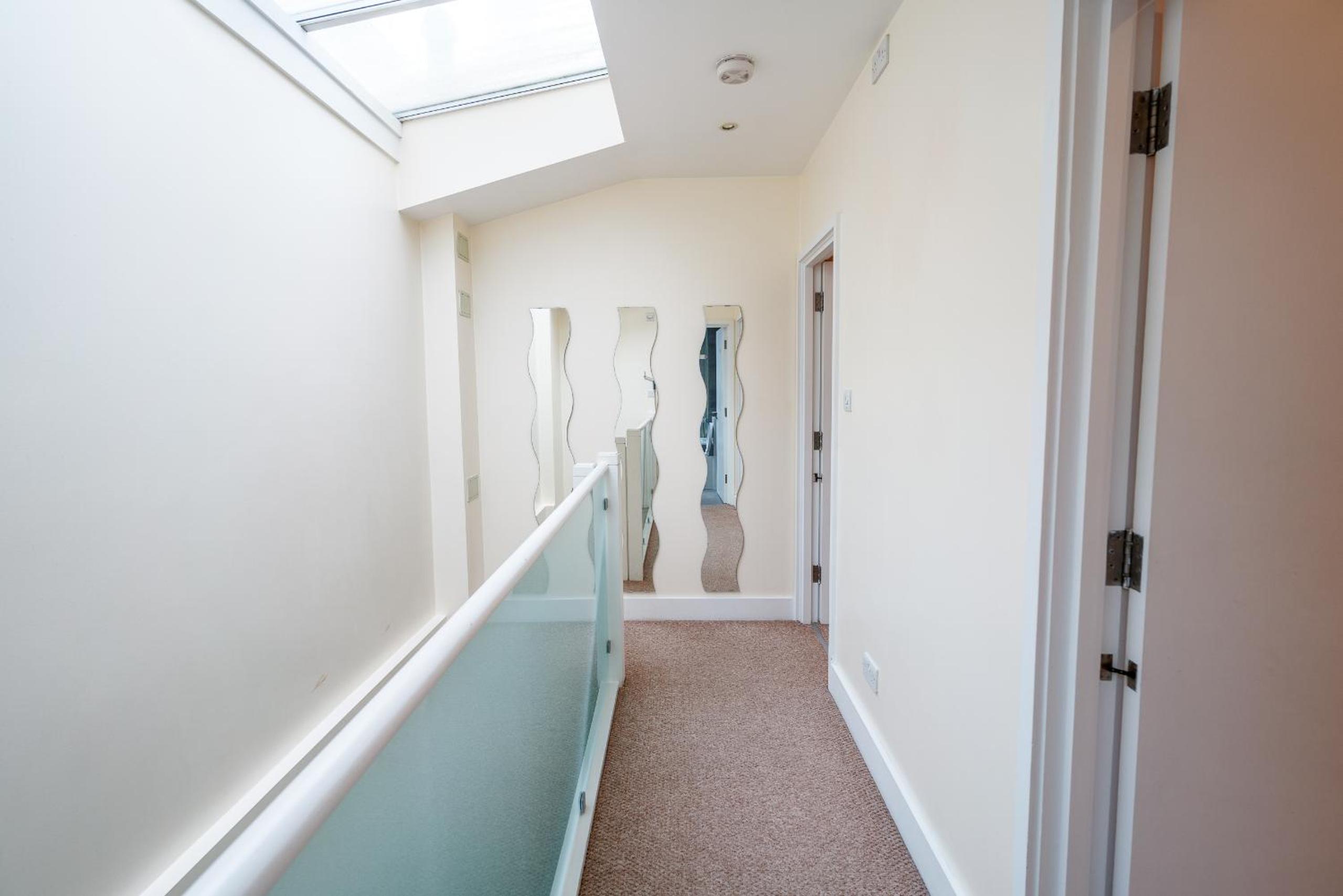 Sweet 3BRs house sleep for up to 6 close to Oxford & Soho