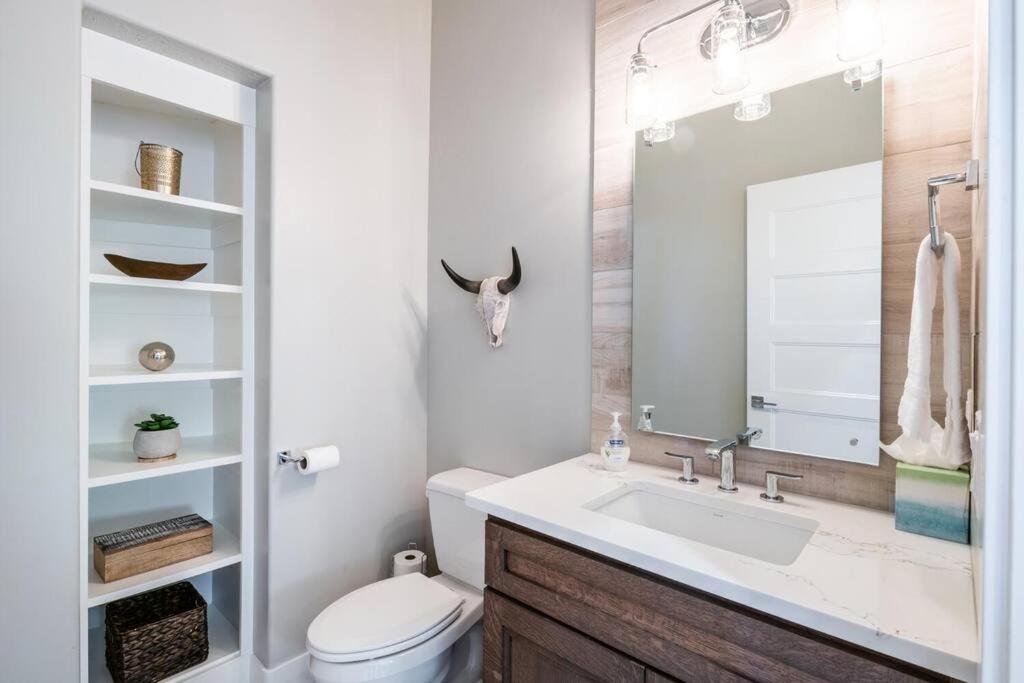 Best Location on Fairway, Corner Unit! view 5
