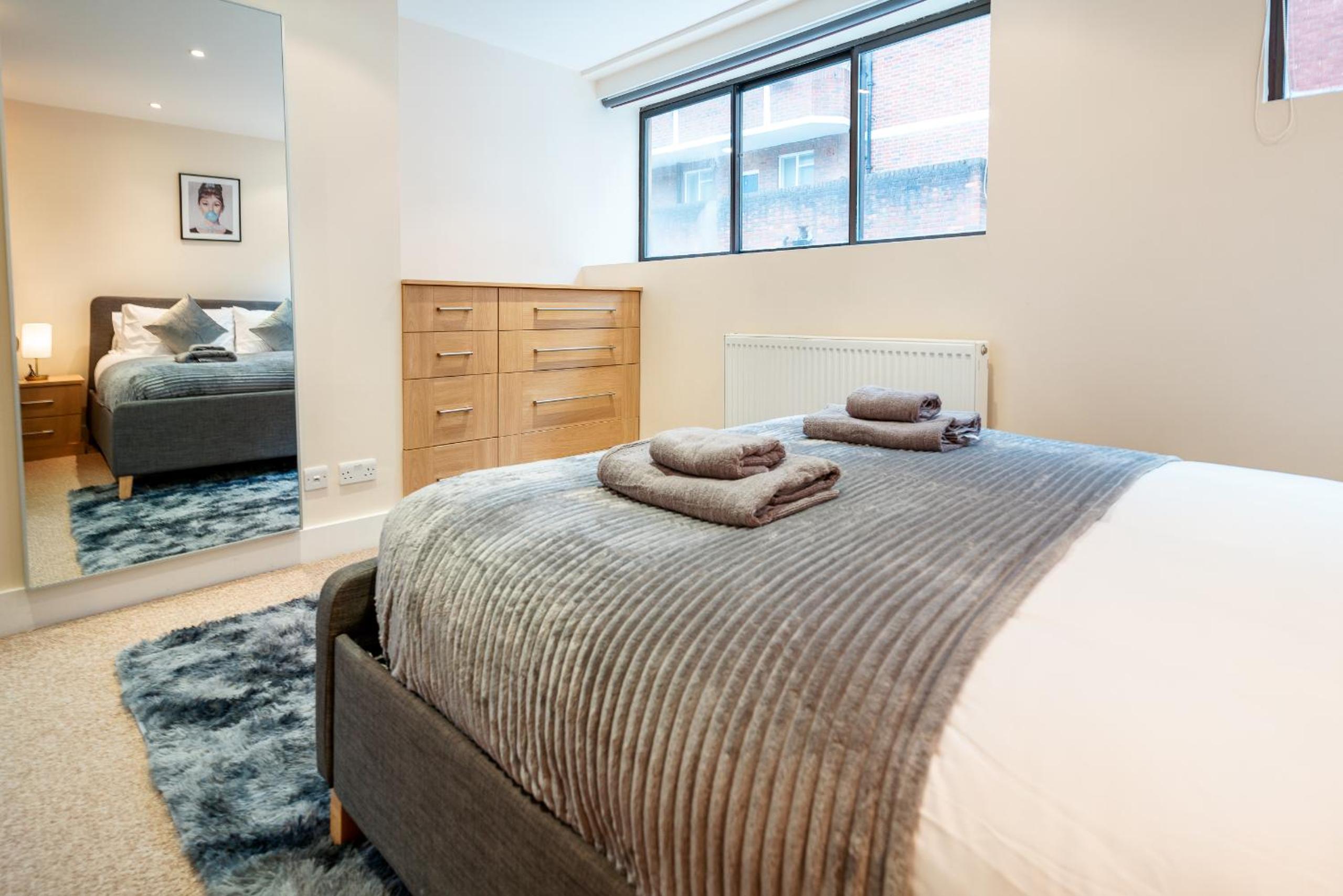 Sweet 3BRs house sleep for up to 6 close to Oxford & Soho