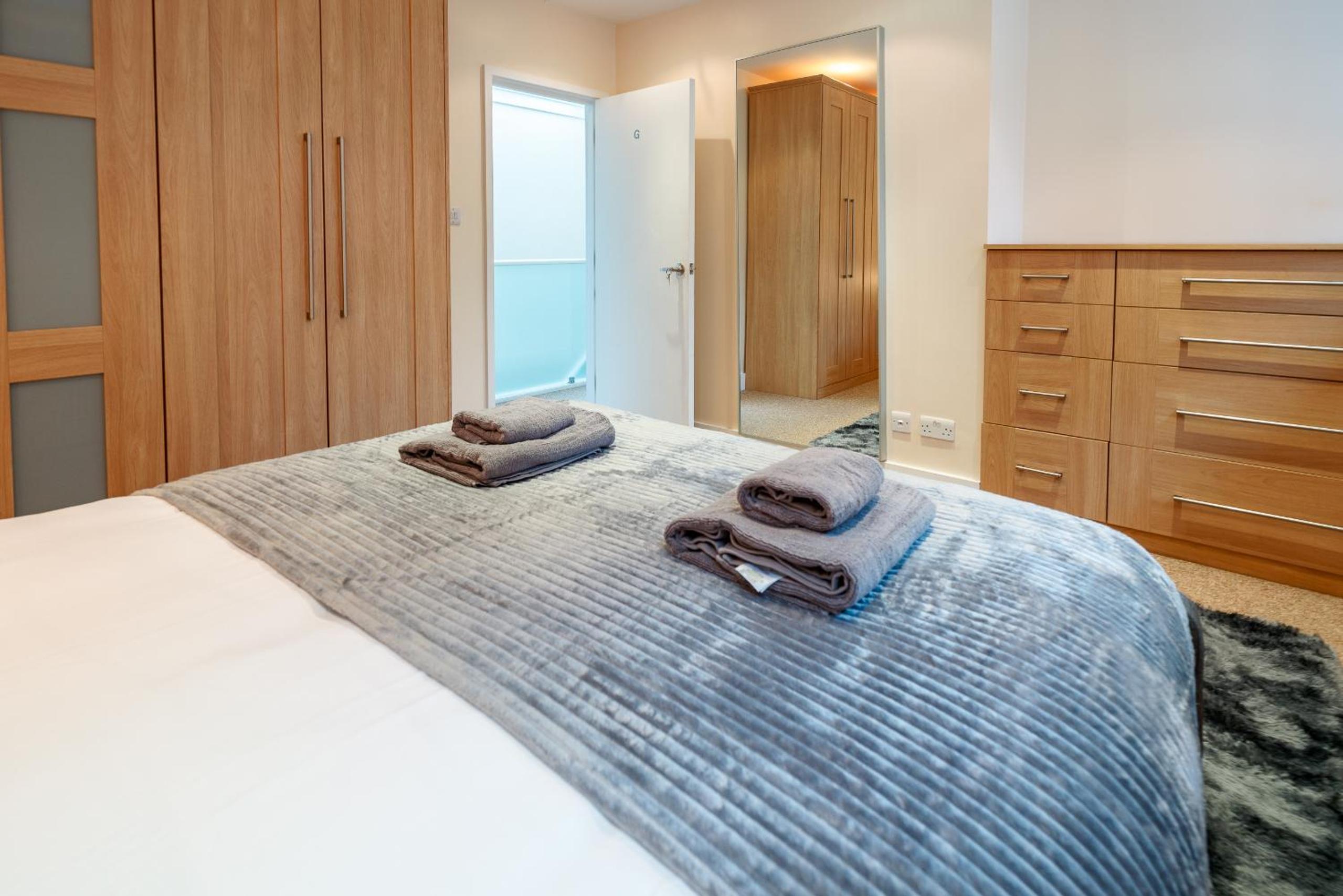 Sweet 3BRs house sleep for up to 6 close to Oxford & Soho
