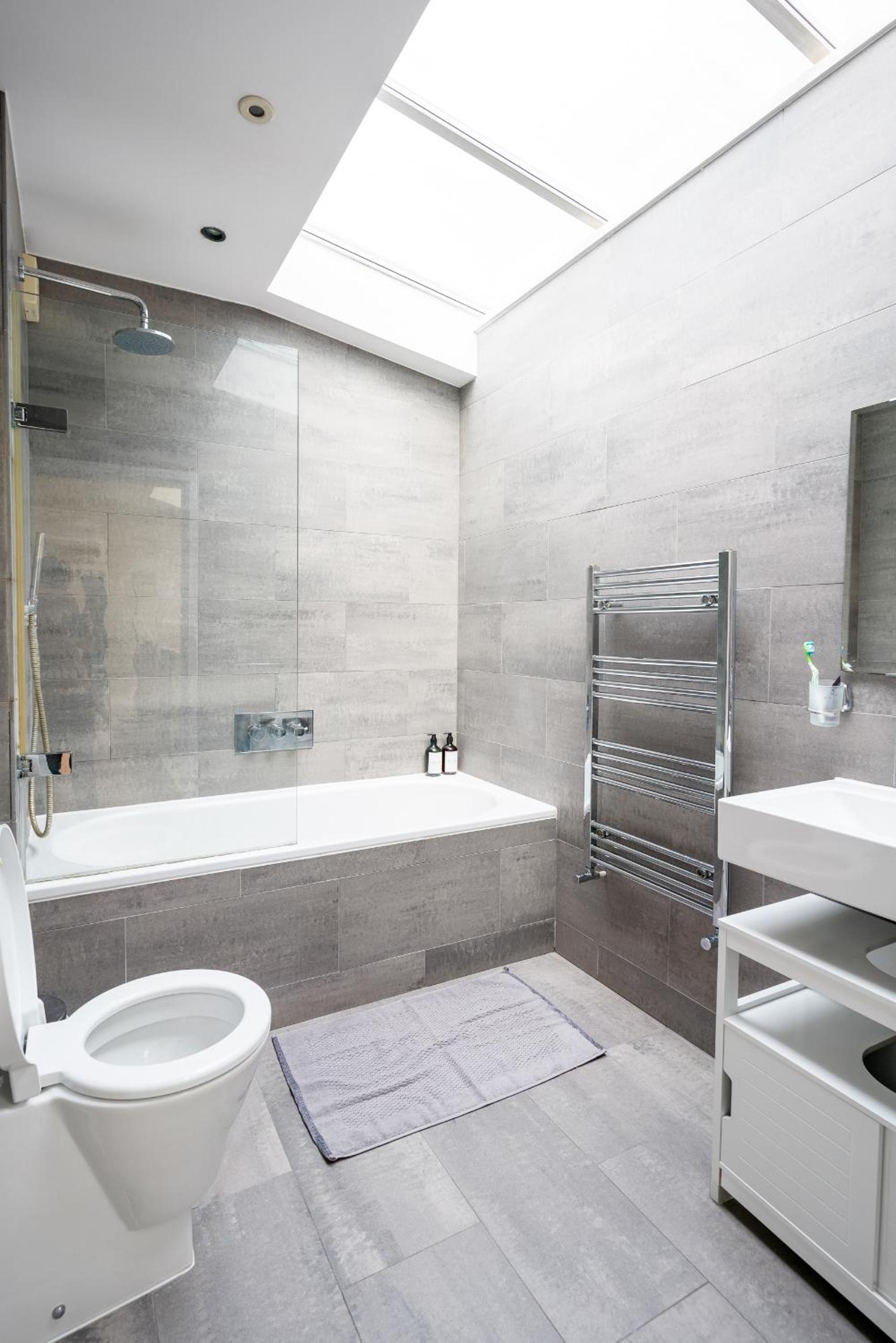 Sweet 3BRs house sleep for up to 6 close to Oxford & Soho