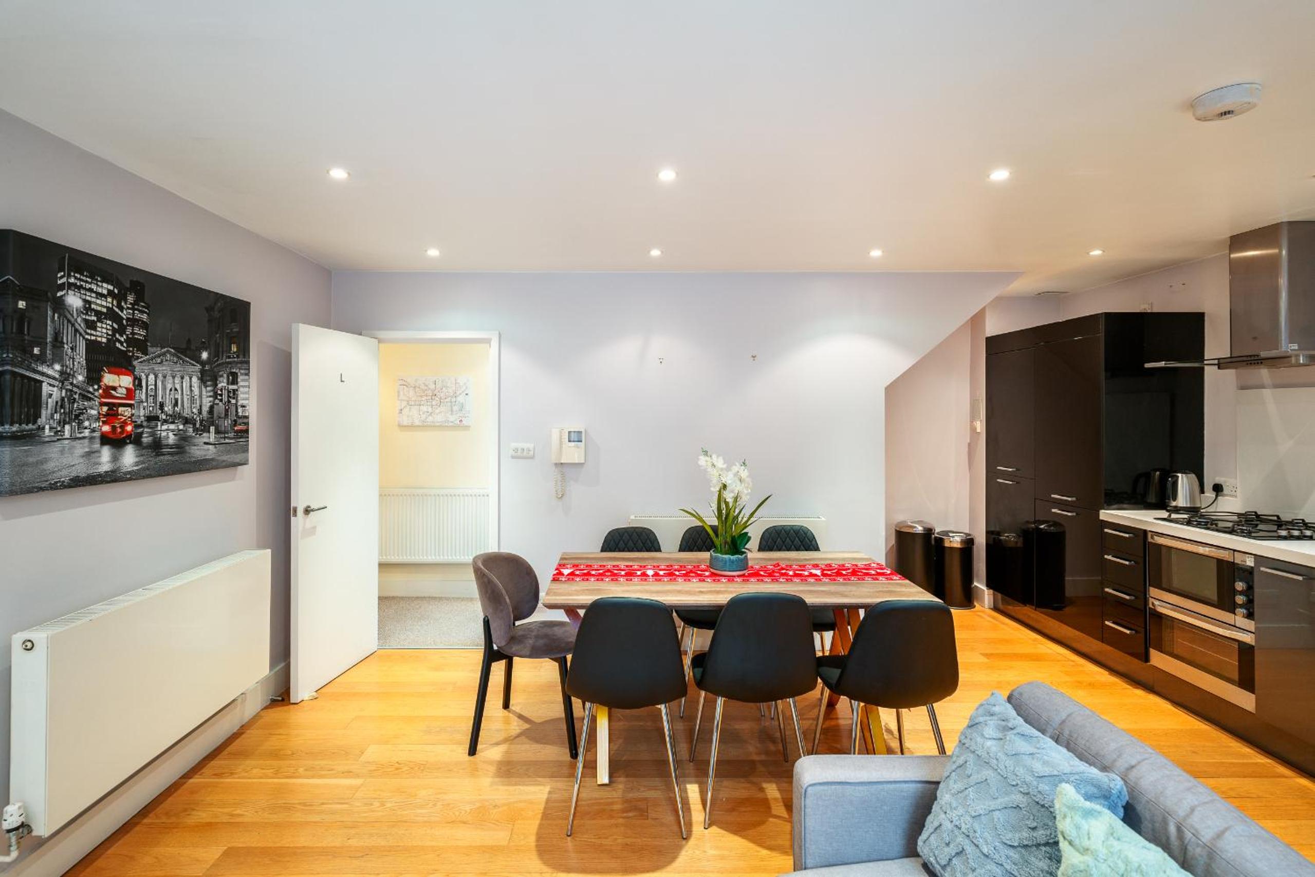 Sweet 3BRs house sleep for up to 6 close to Oxford & Soho