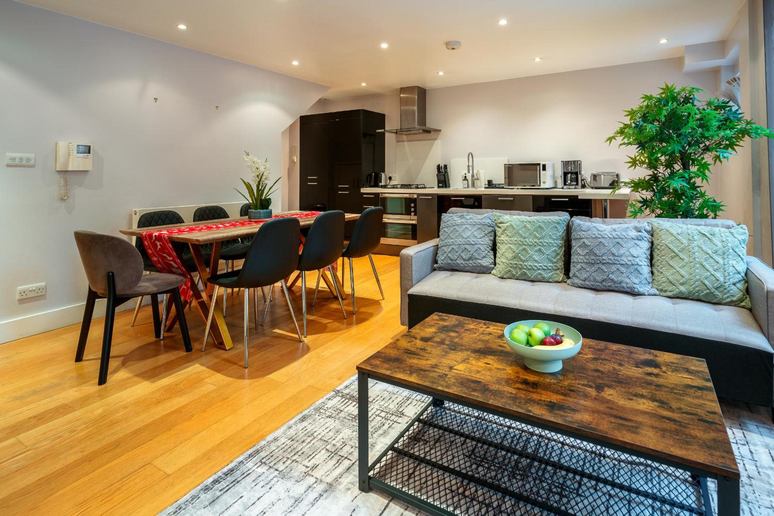 Sweet 3BRs house sleep for up to 6 close to Oxford & Soho