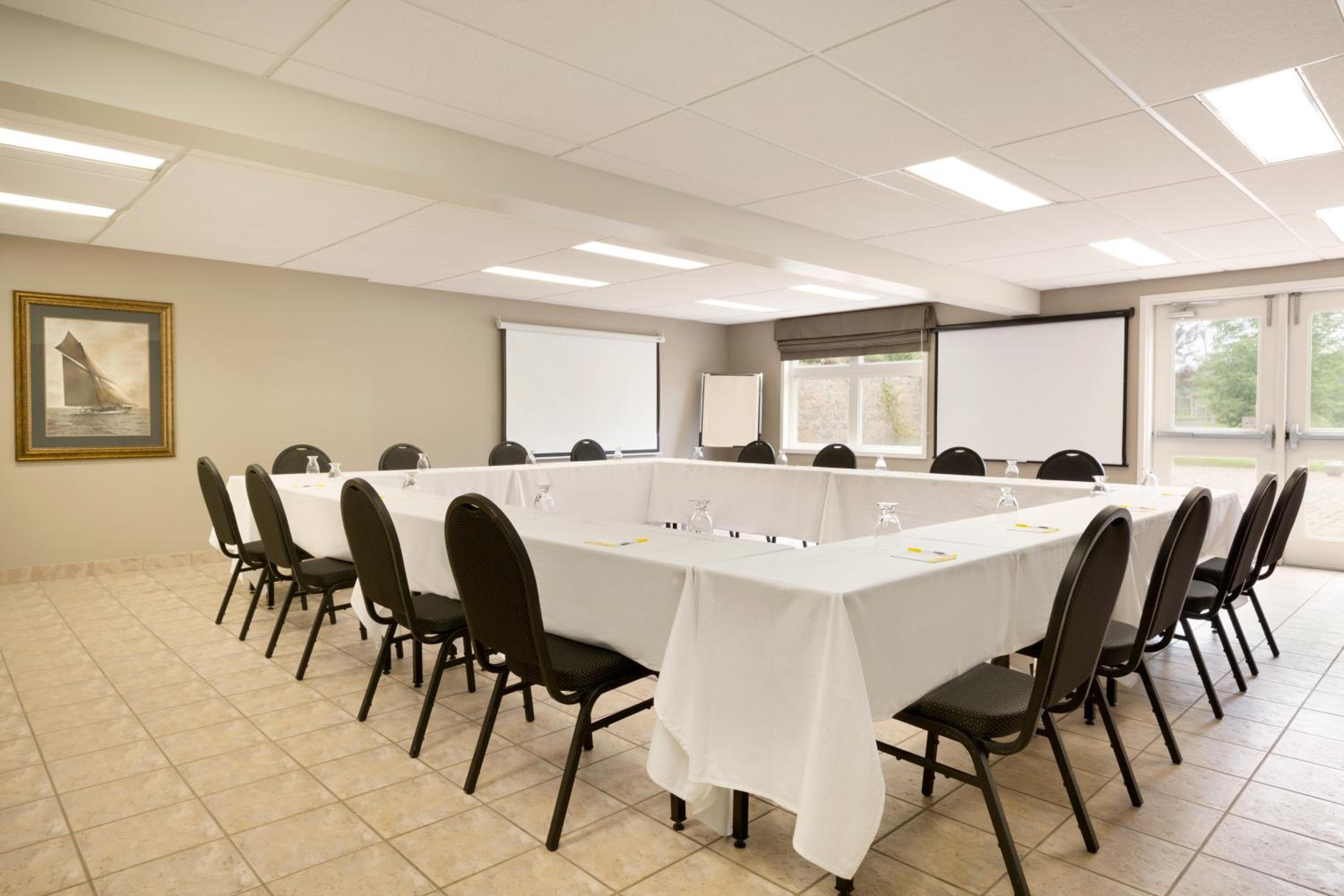 Orillia Vacations - Days Inn by Wyndham Orillia - Property Image 8