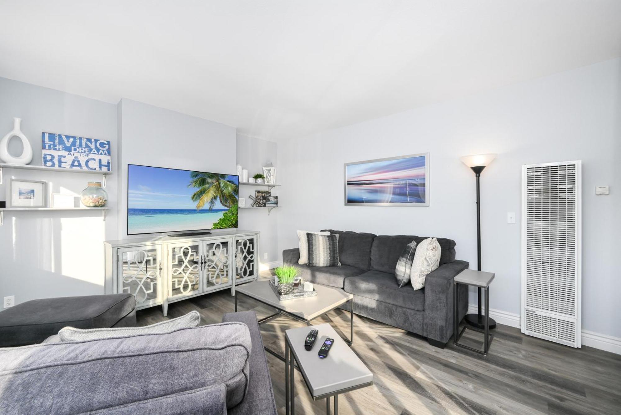 5 Bedroom Duplex on the Boardwalk next to Balboa Pier view 3