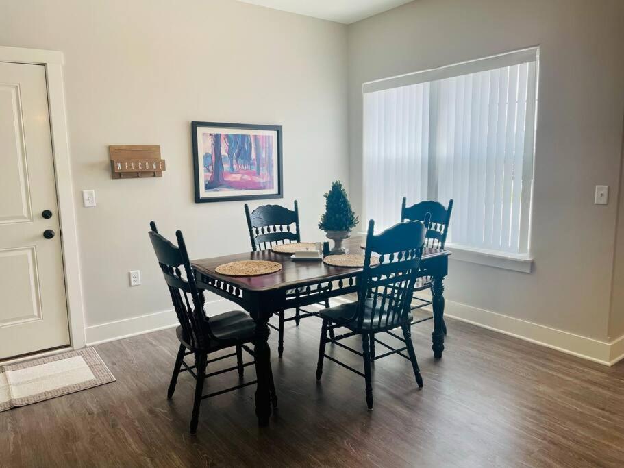 Hotel Main Floor 2 Bedroom Condo in Bettendorf - Image 1