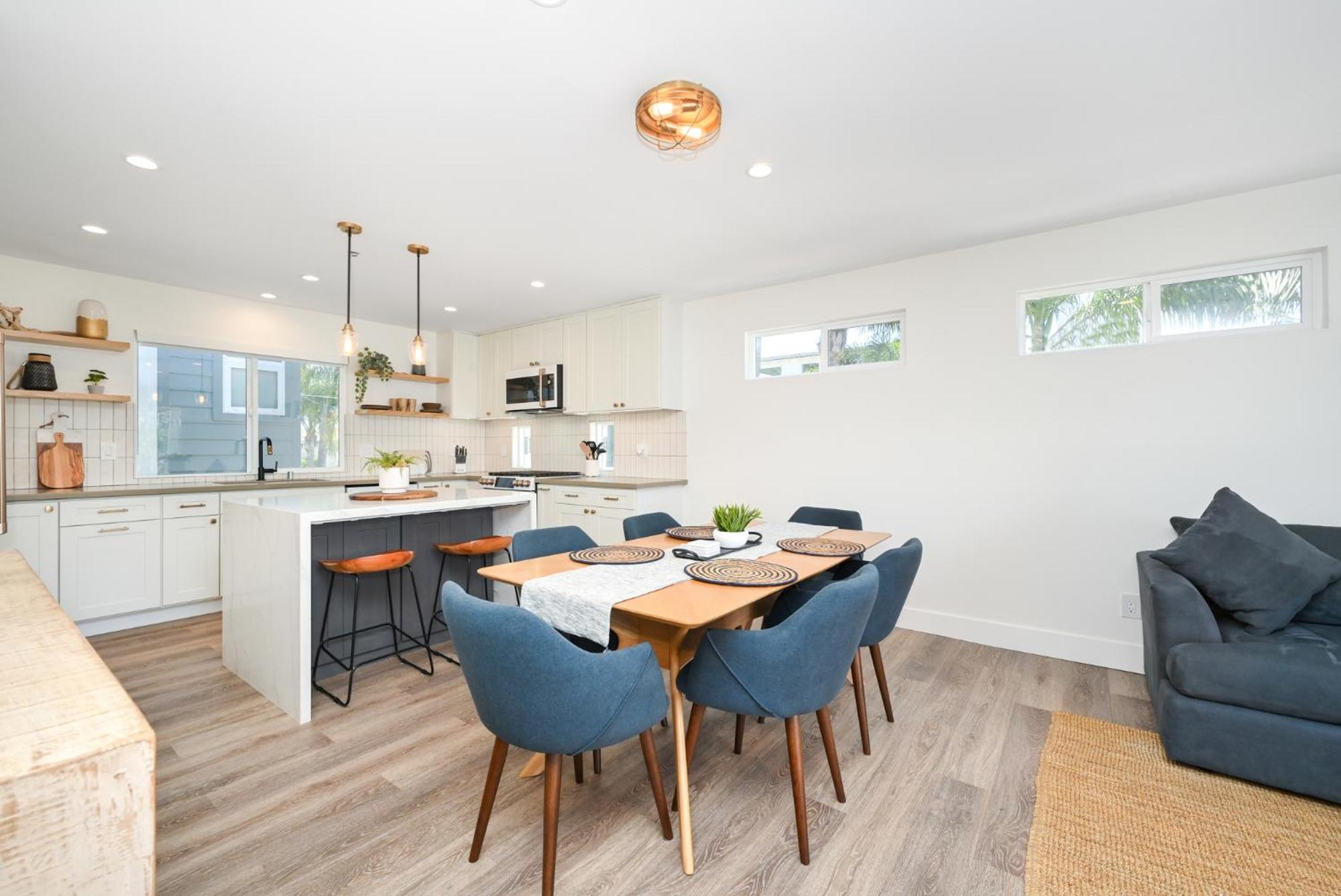 4 bedroom Renovated Home on Balboa Island