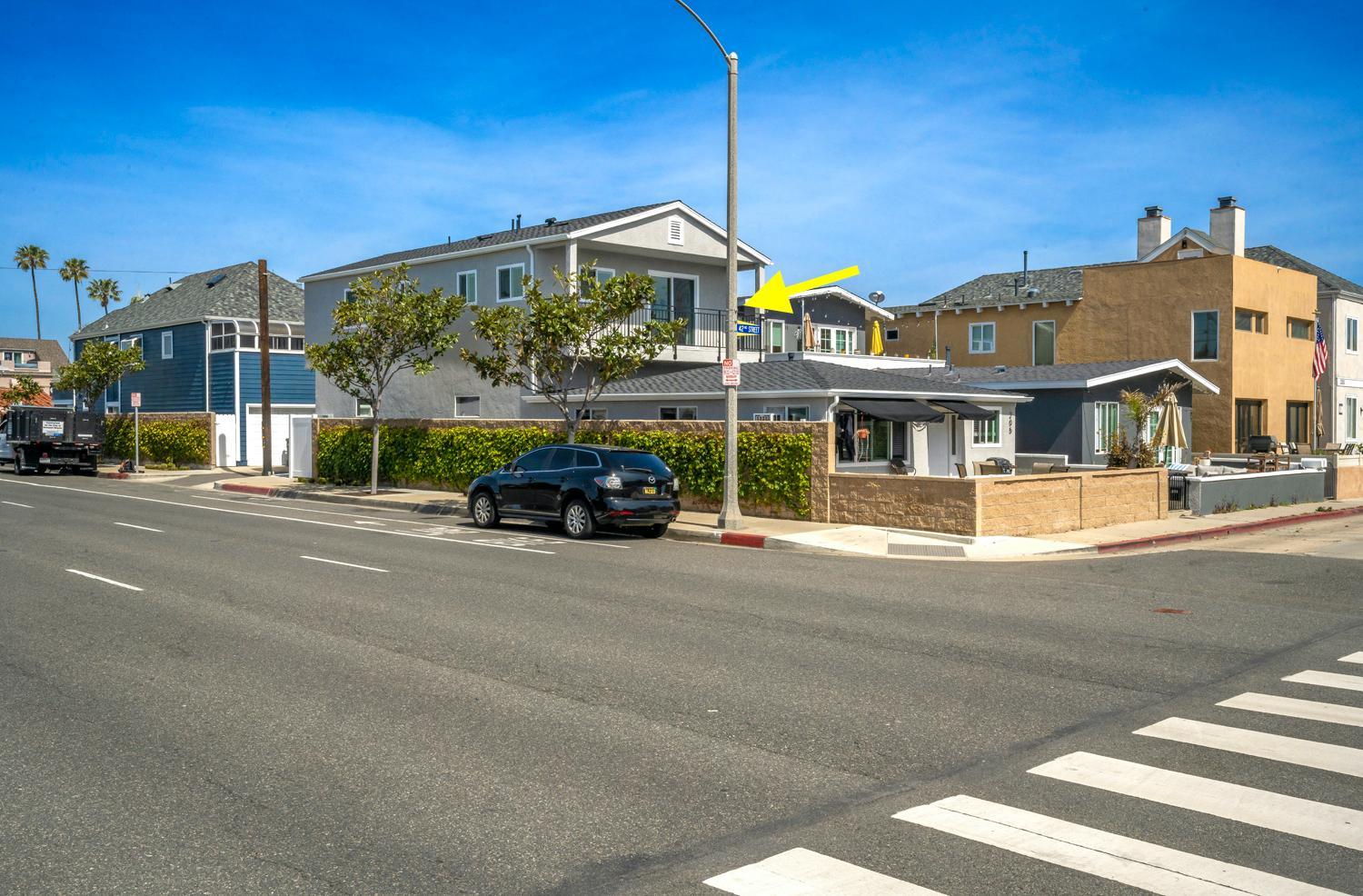 Remodeled - Modern - 2 Bedroom - Walk to the Beach view 4