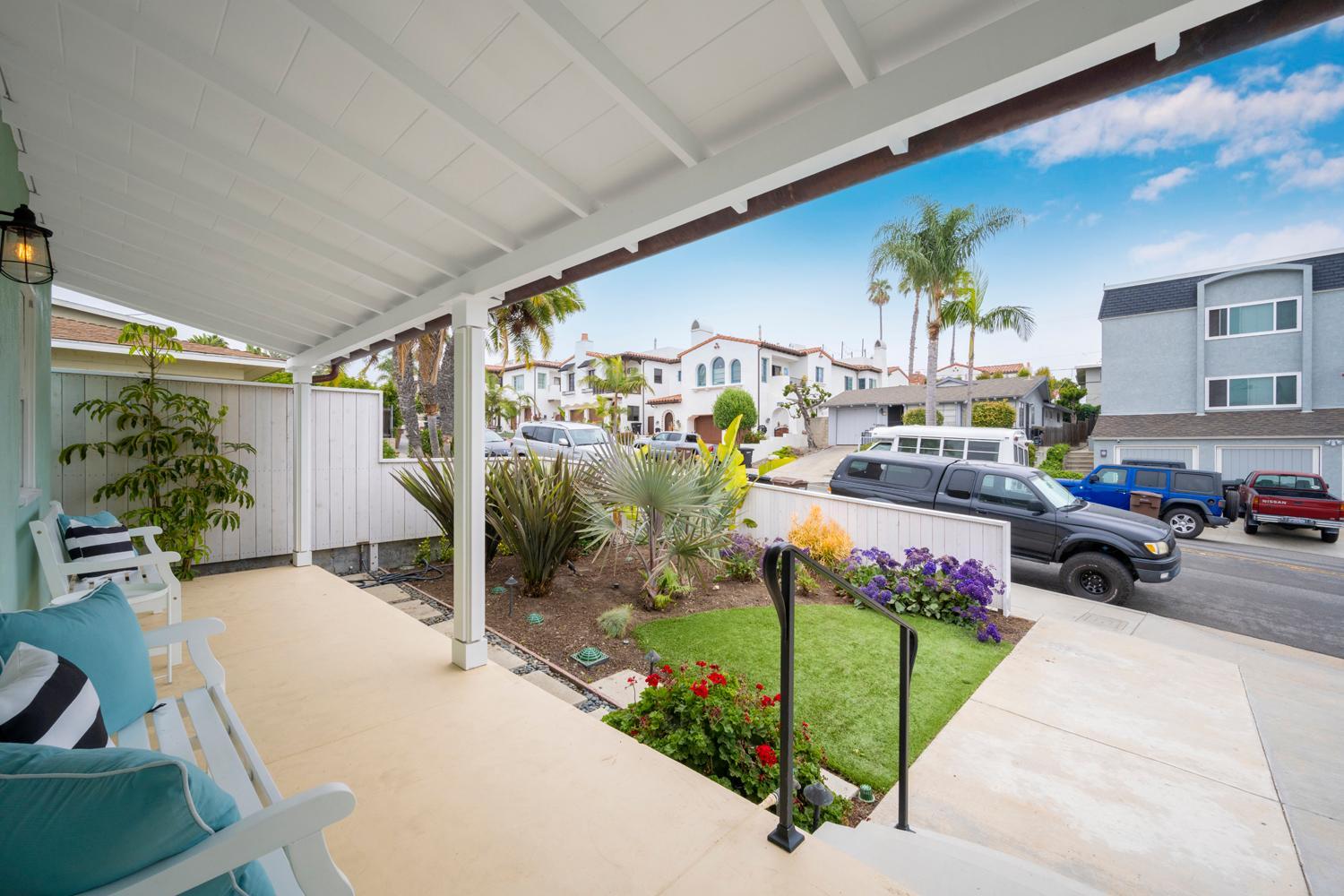 San Clemente Bungalow with jacuzzi Close to the Beach view 4