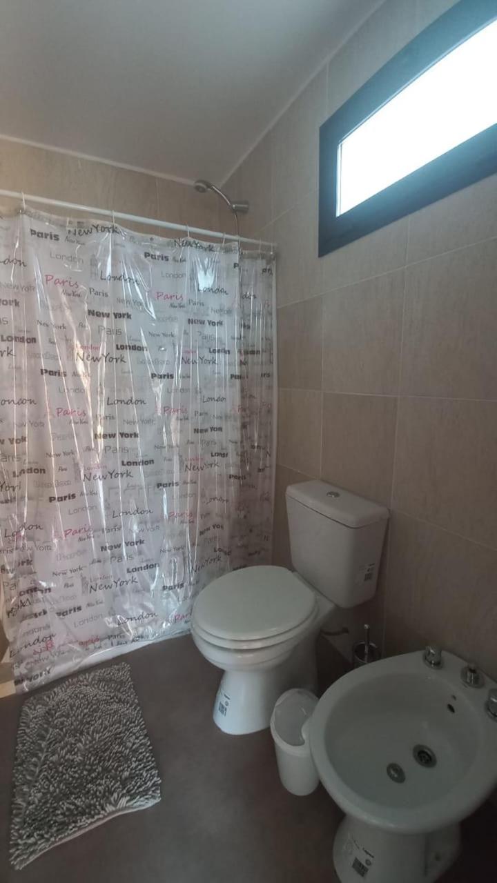 Cubil Naranja. Casa conteiner 2 dormitorios