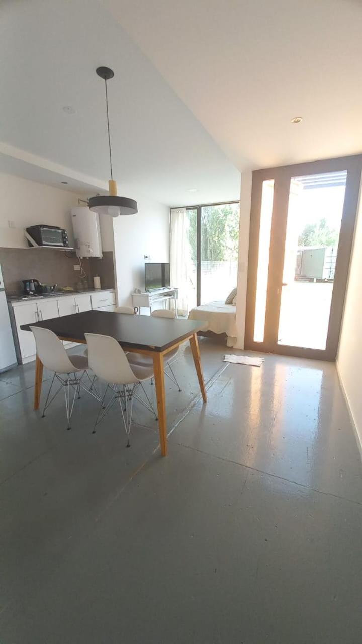 Cubil Naranja. Casa conteiner 2 dormitorios