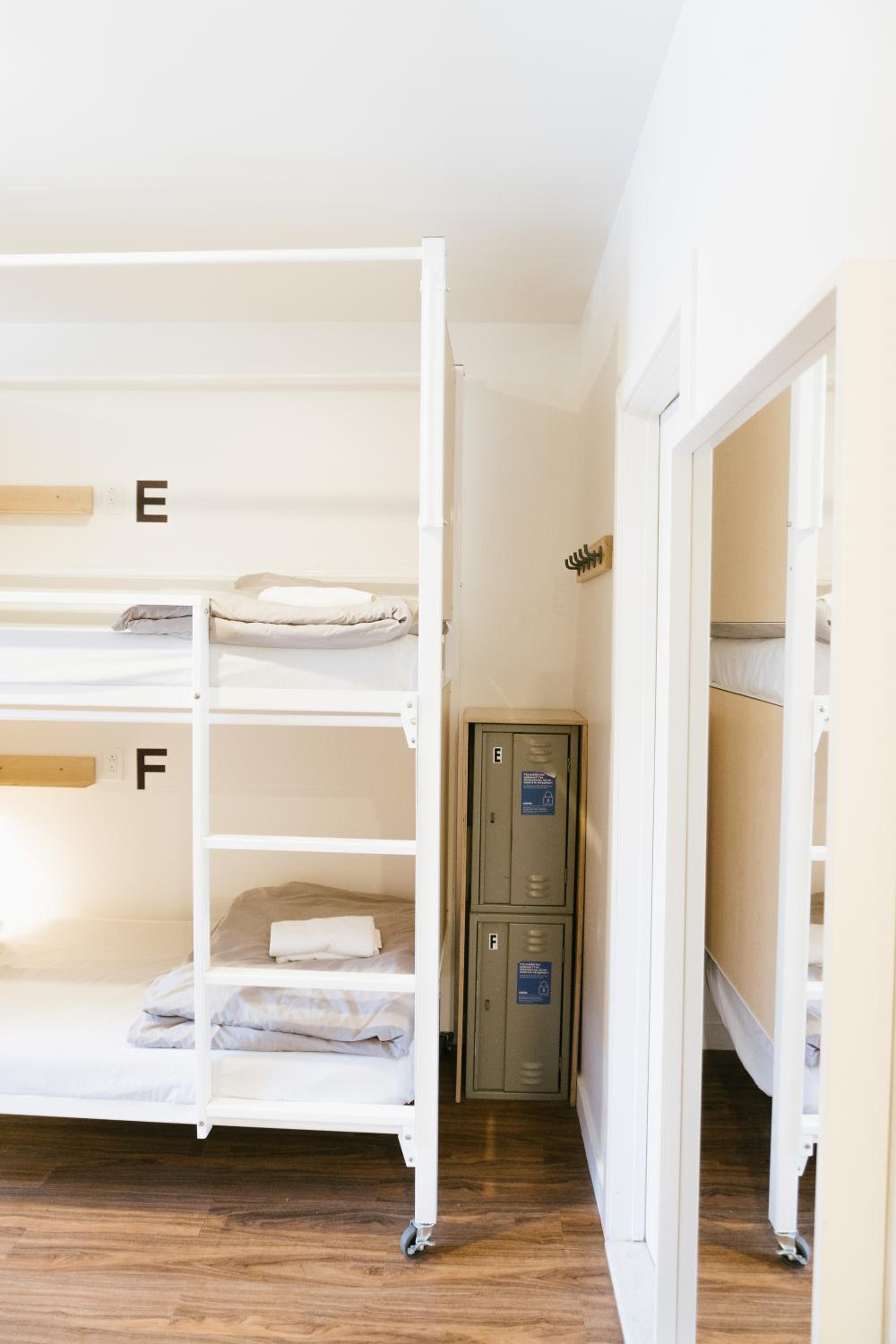 Auberge Saintlo Montréal Hostel