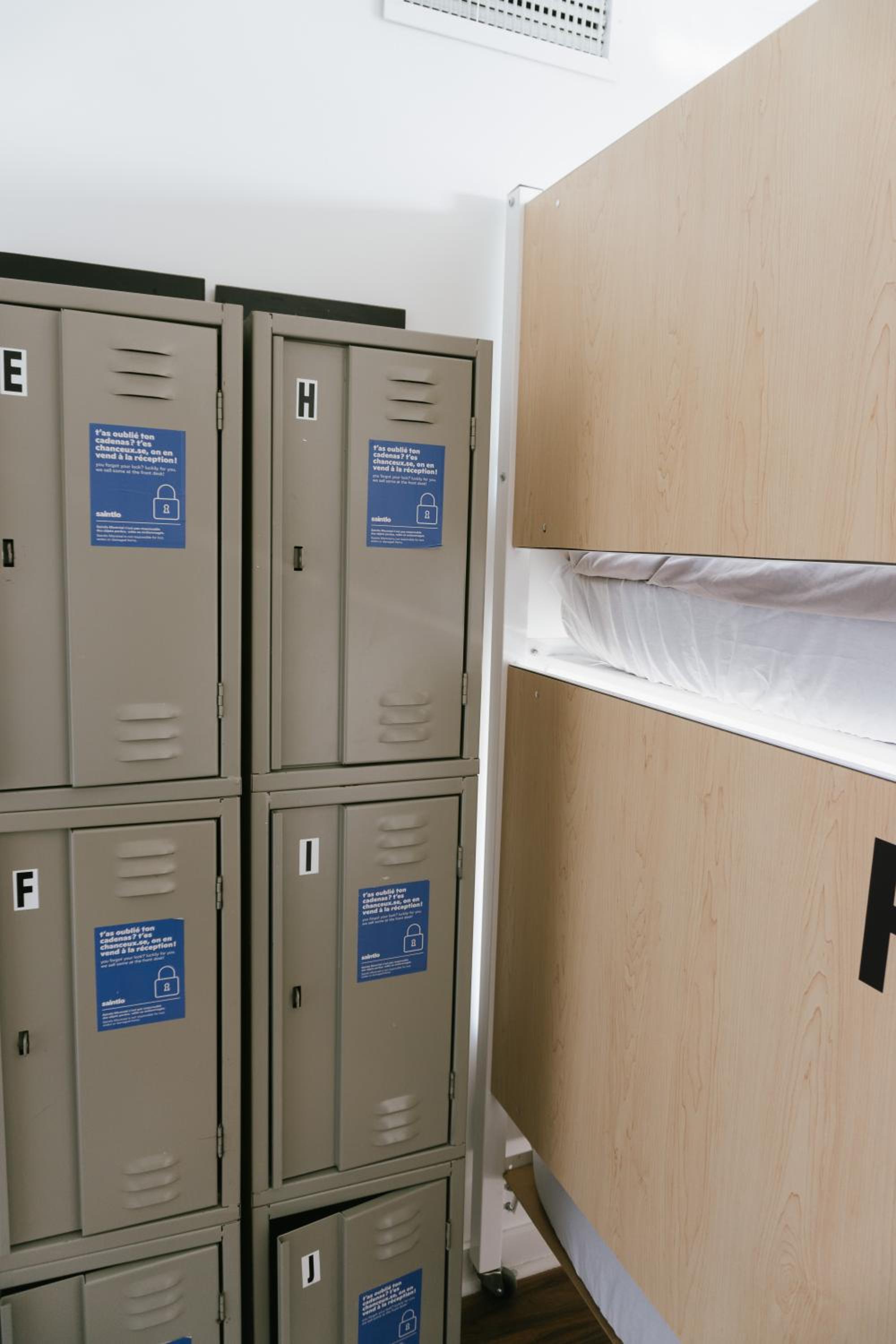 Auberge Saintlo Montréal Hostel