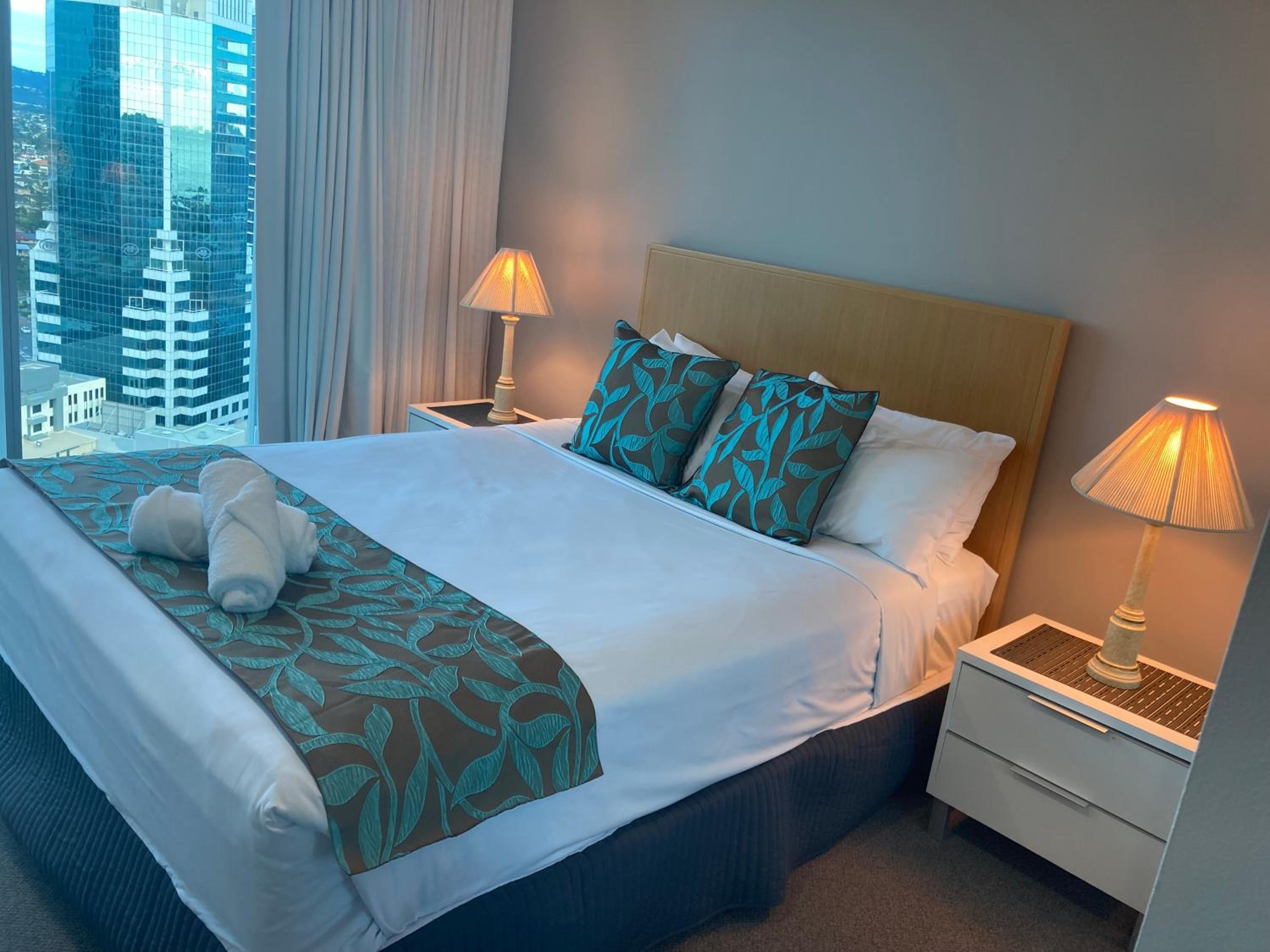 Spectacular 19th Floor Apartment in Heart of Surfers Paradise