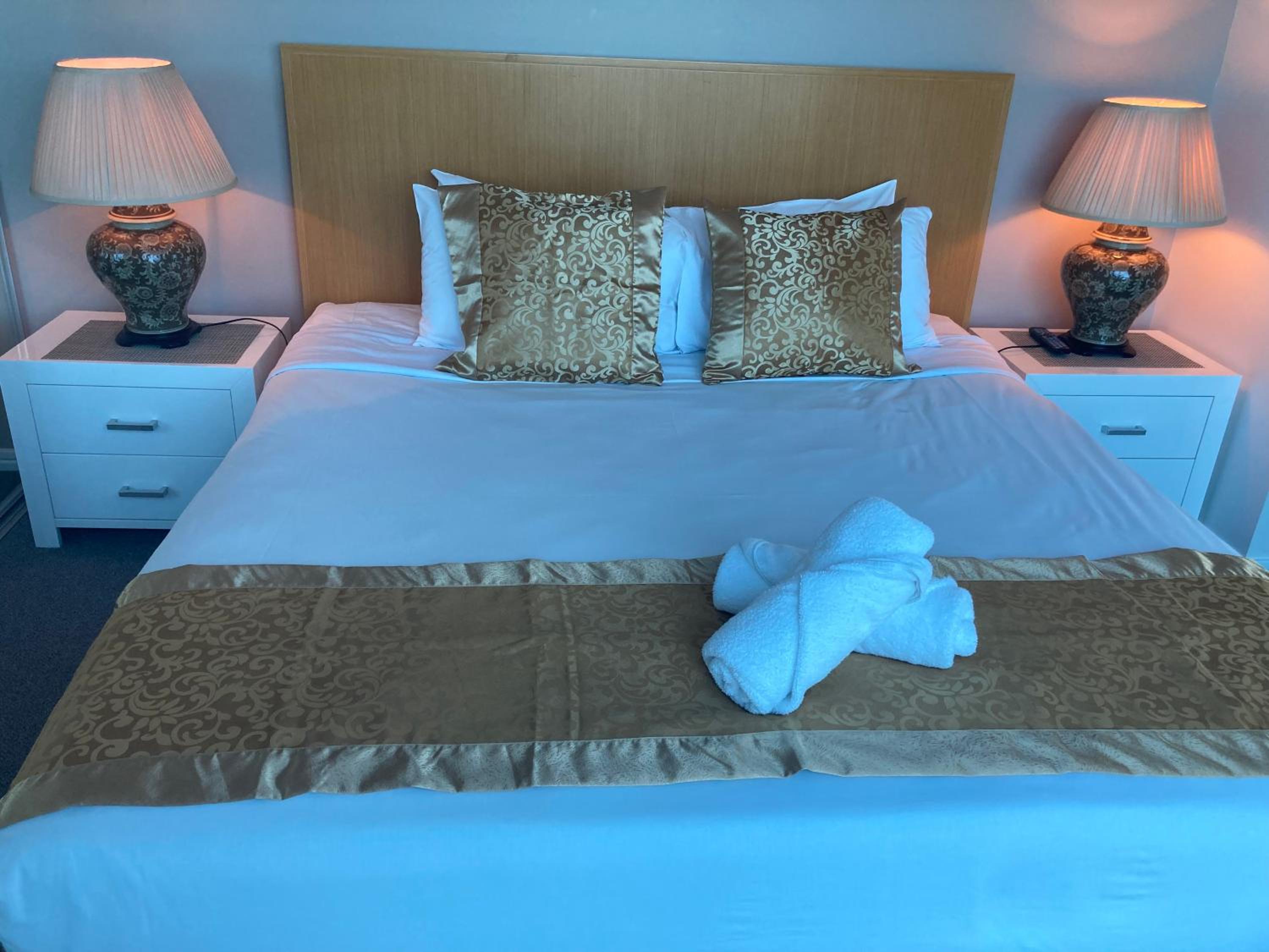 Spectacular 19th Floor Apartment in Heart of Surfers Paradise