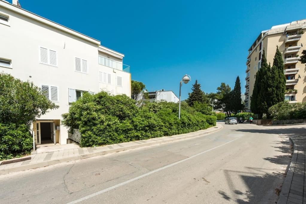 Lida - comfort one bedroom apt,free parking-Lapad