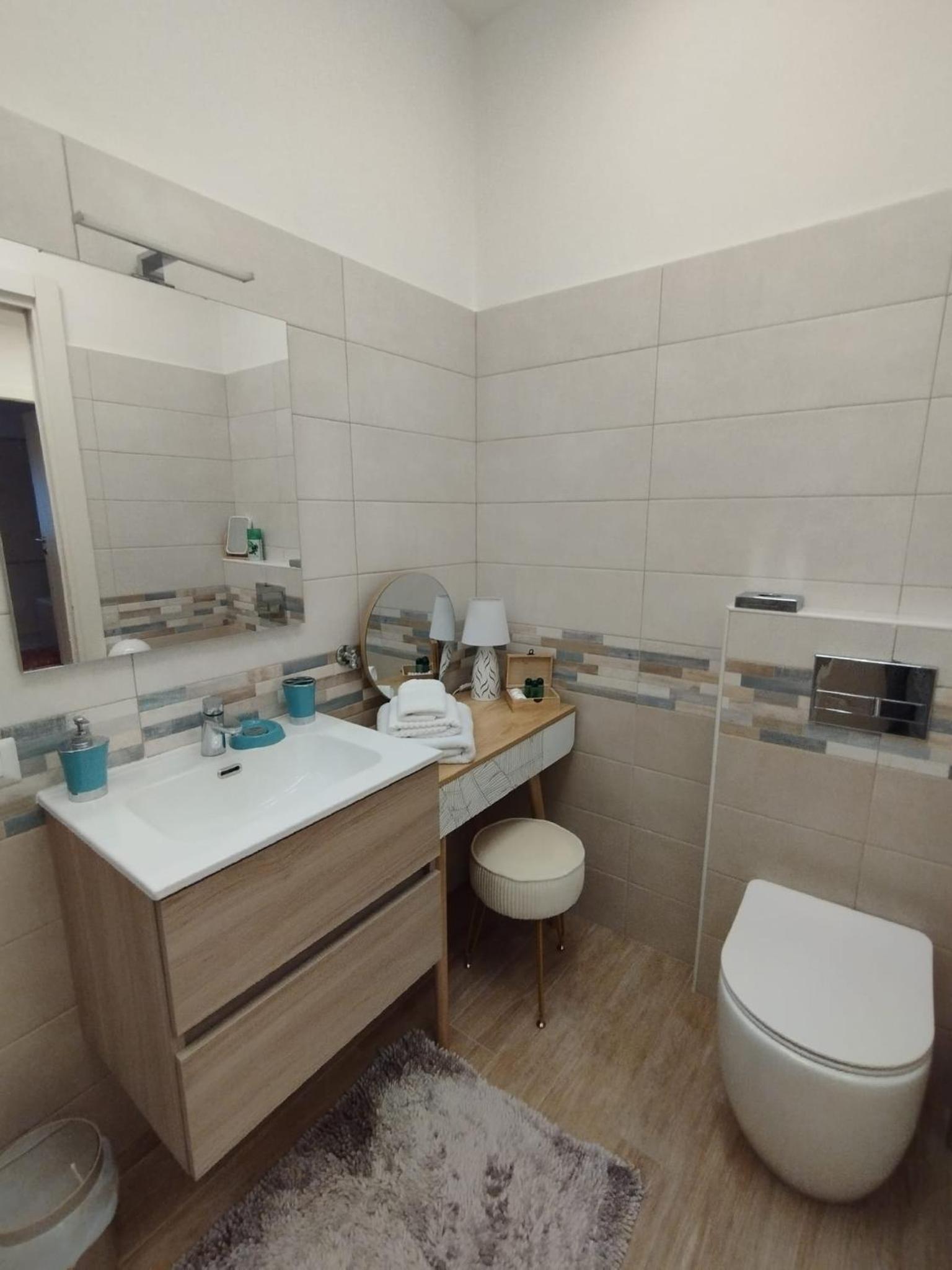 La Dama dei Fiori en Vimercate — bathroom