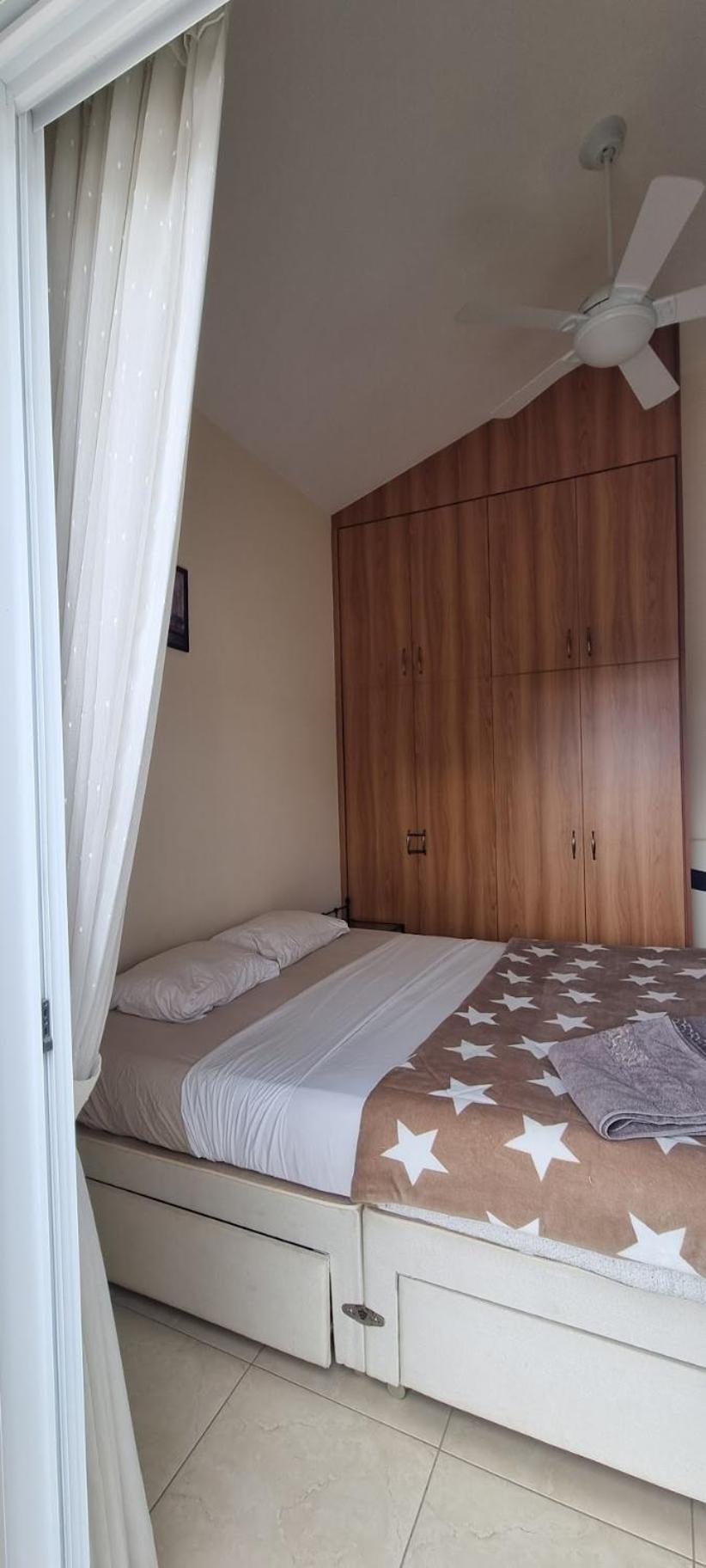 Fab Sea and Mountain View Villa, walking distance from the Sandy Beach