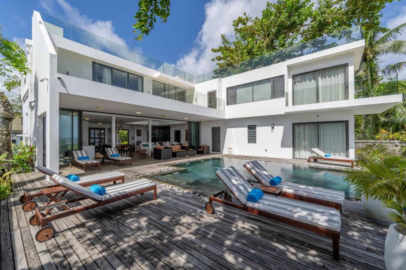 Stunning Beachfront Villa for a Perfect Getaway view 4