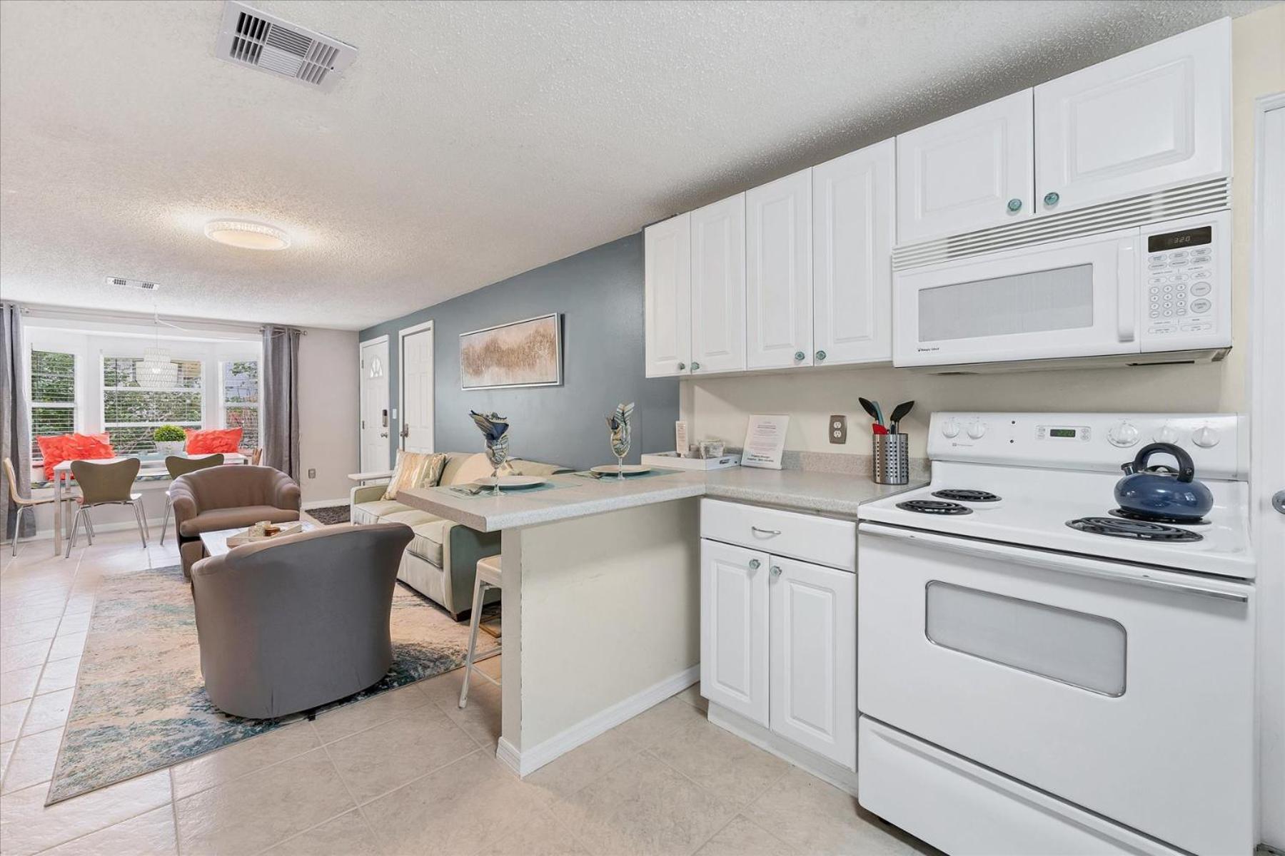 Beach Cottage with heated pool just off Siesta Key - Property Image 1