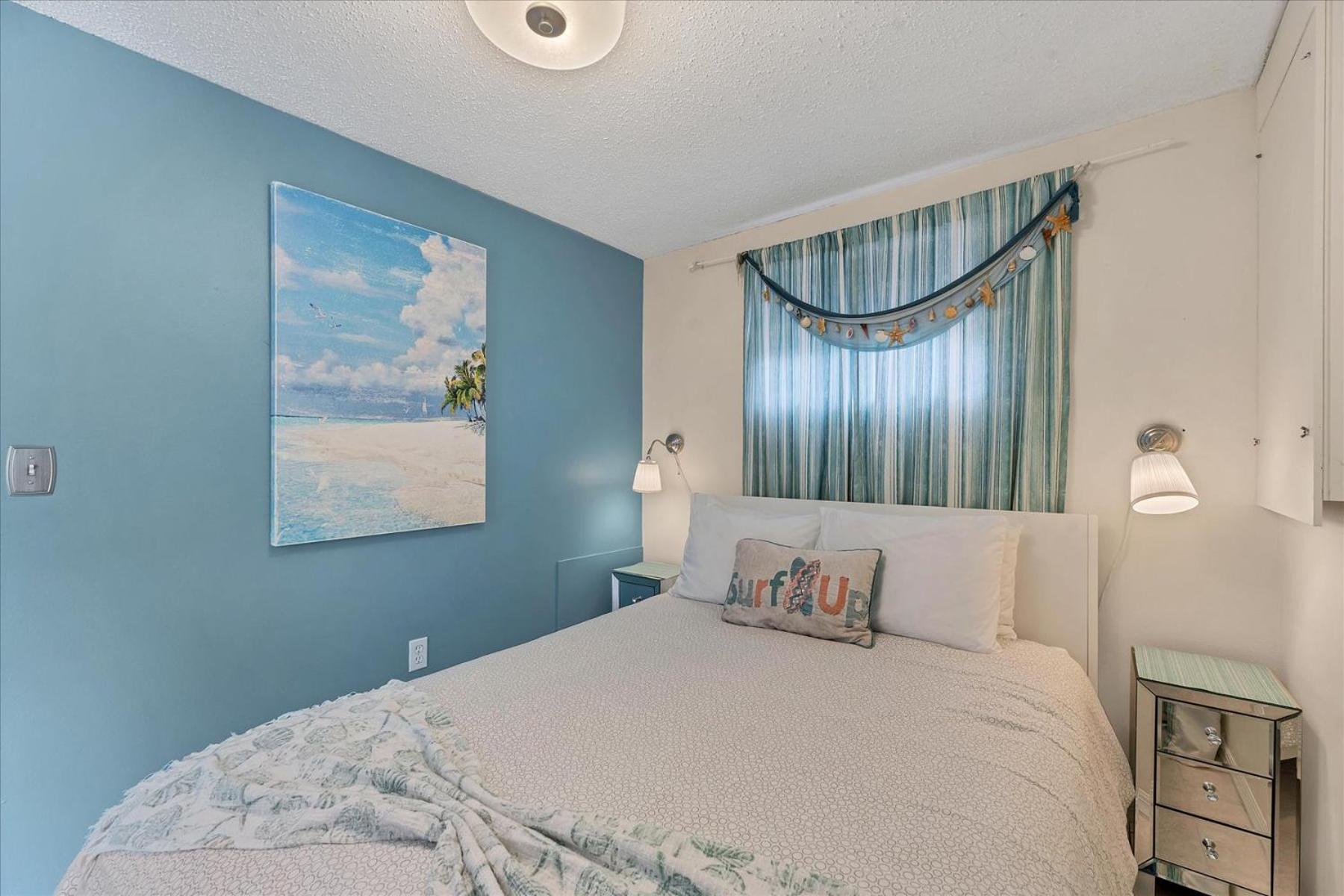 Beach Cottage with heated pool just off Siesta Key - Property Image 12