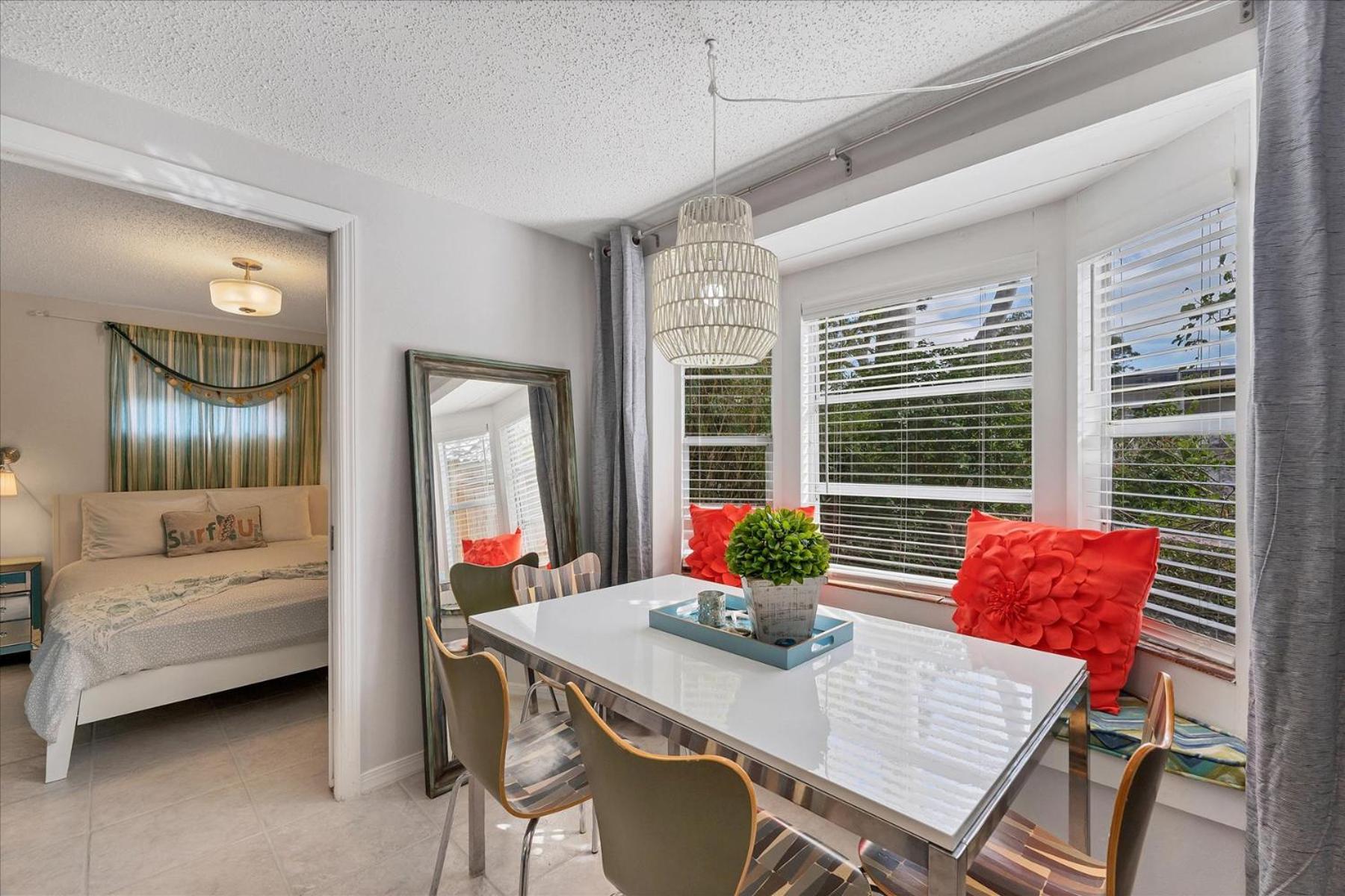 Beach Cottage with heated pool just off Siesta Key - Property Image 7