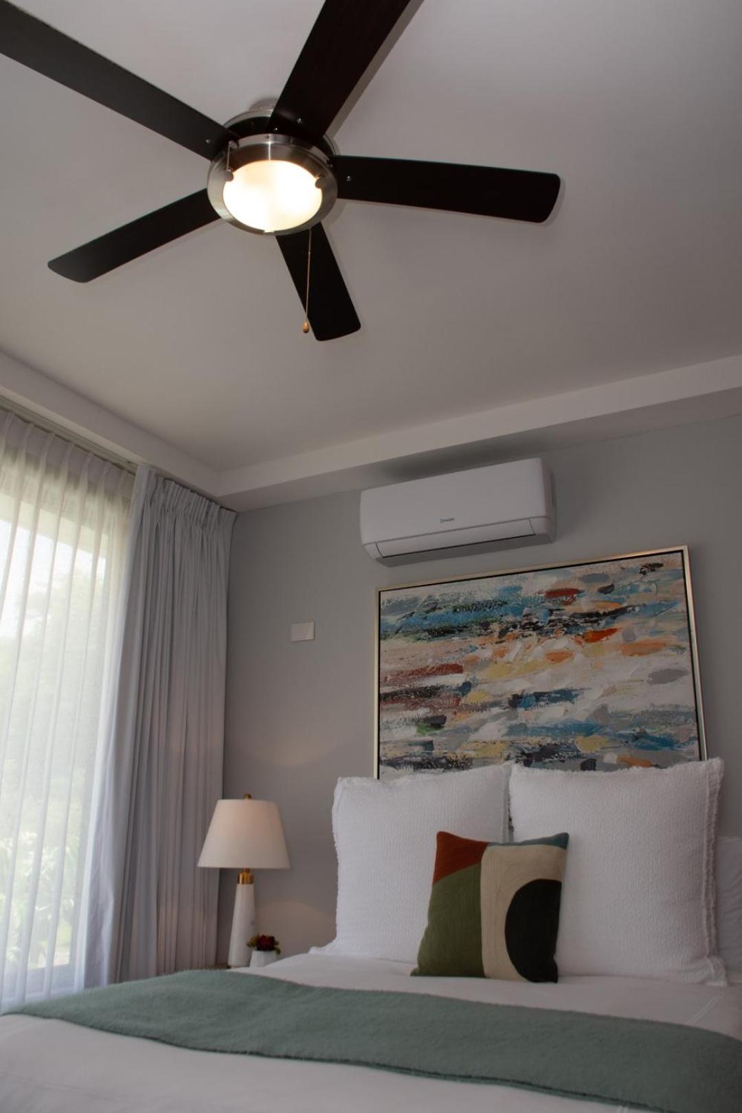 Family Condo Escape 2BR Gated Pool Jacuzzis Security Terrace 2km Walk Beach and Town