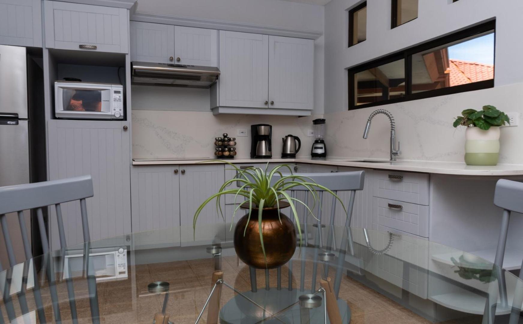 Family Condo Escape 2BR Gated Pool Jacuzzis Security Terrace 2km Walk Beach and Town