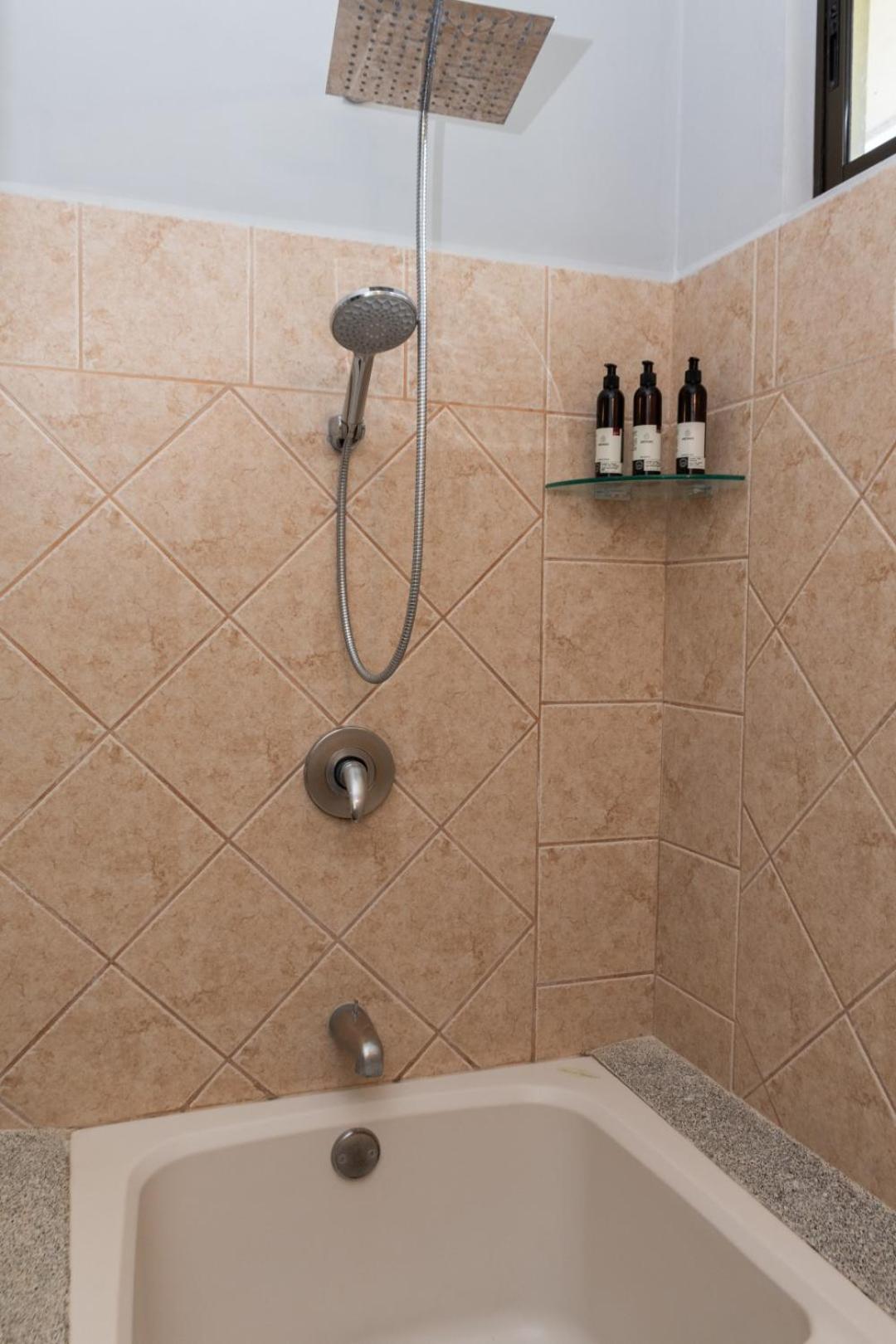 Family Condo Escape 2BR Gated Pool Jacuzzis Security Terrace 2km Walk Beach and Town