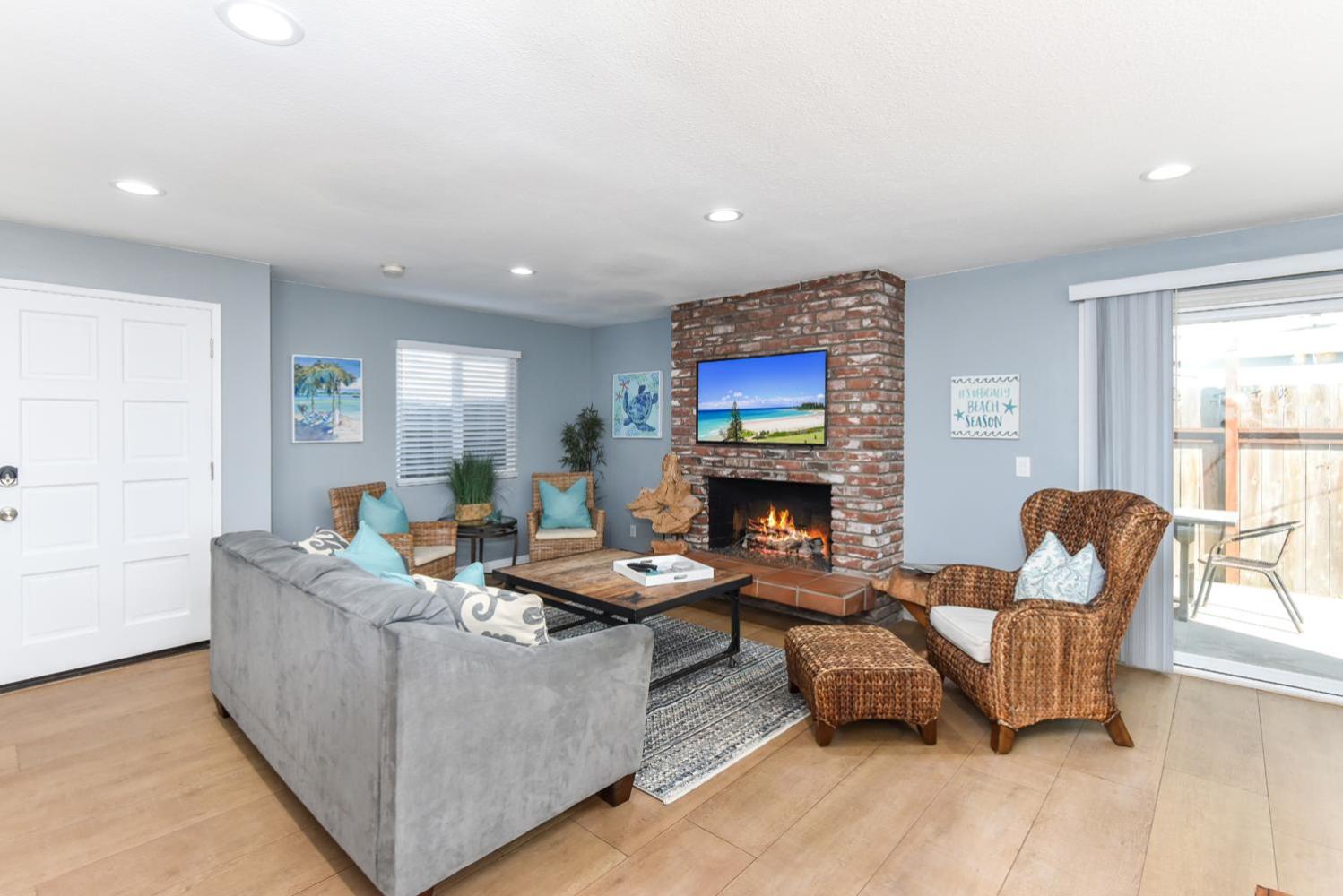 2 Bed 2 Bath Jacuzzi Home with Parking on 51st St view 4