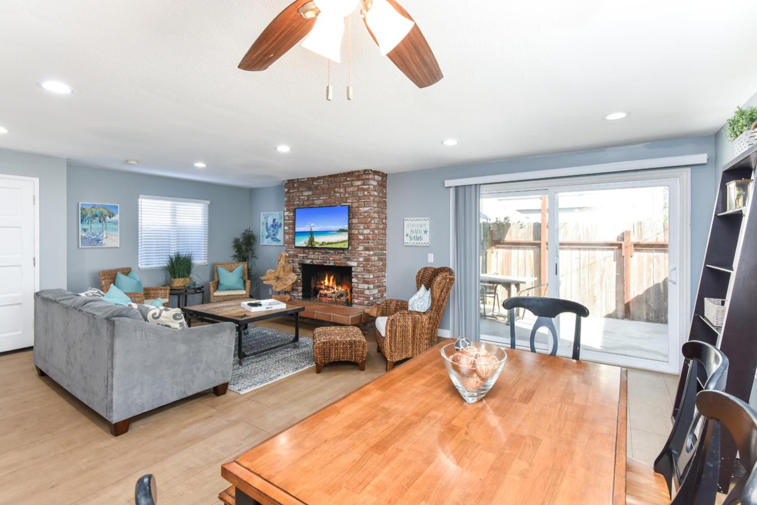 2 Bed 2 Bath Jacuzzi Home with Parking on 51st St view 5