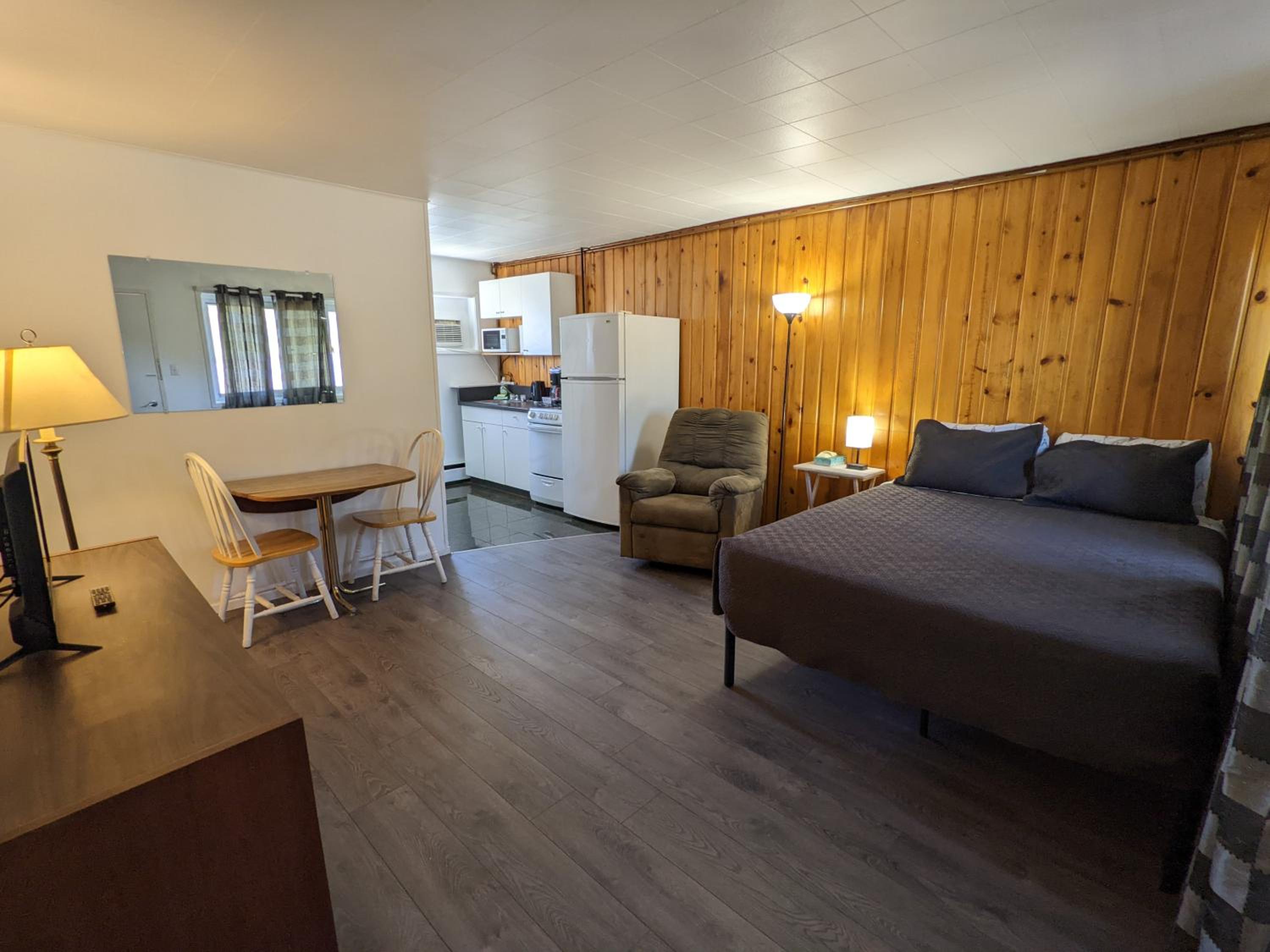 Deerview Lodge & Cabins - Princeton BC