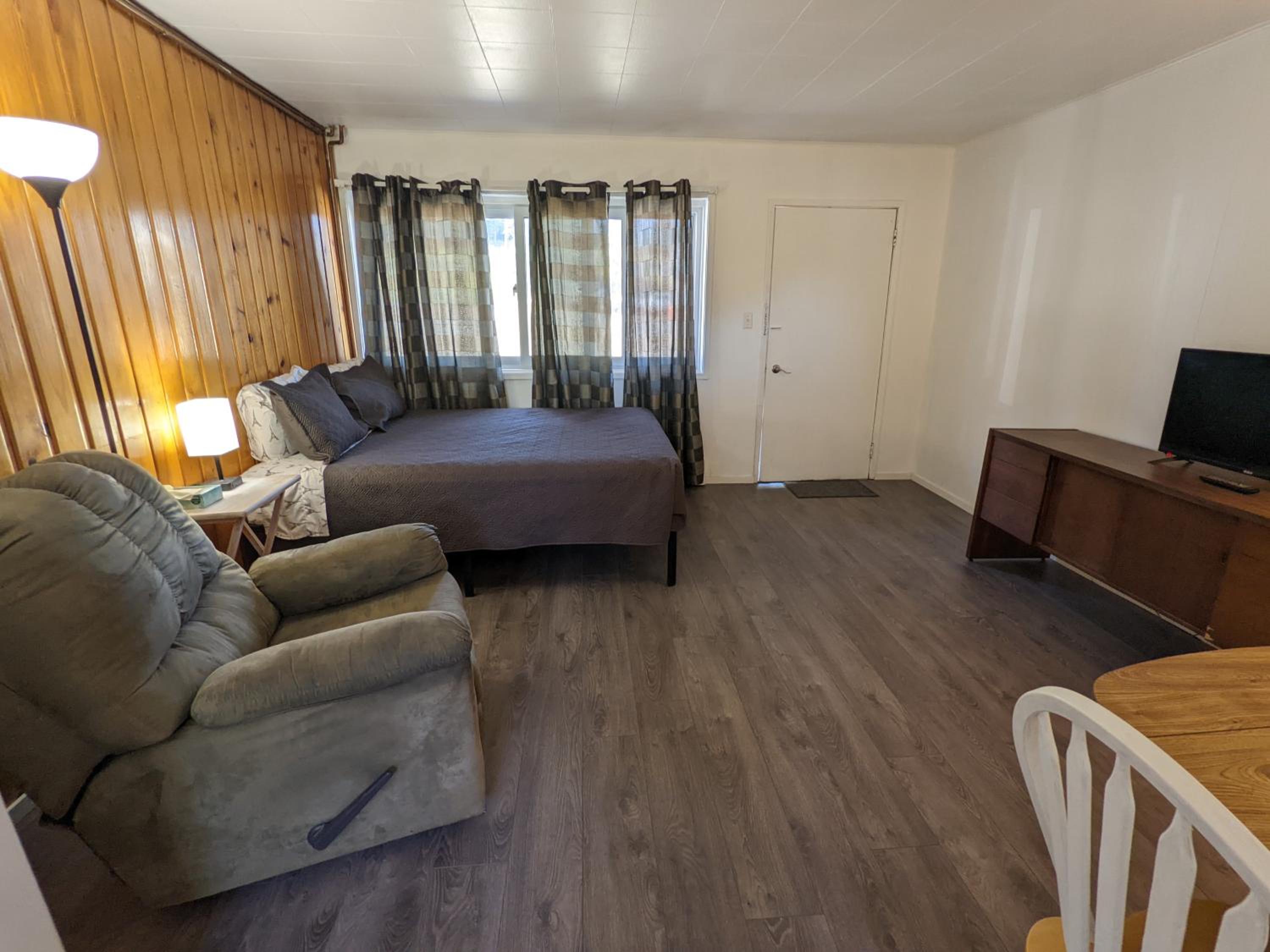 Deerview Lodge & Cabins - Princeton BC