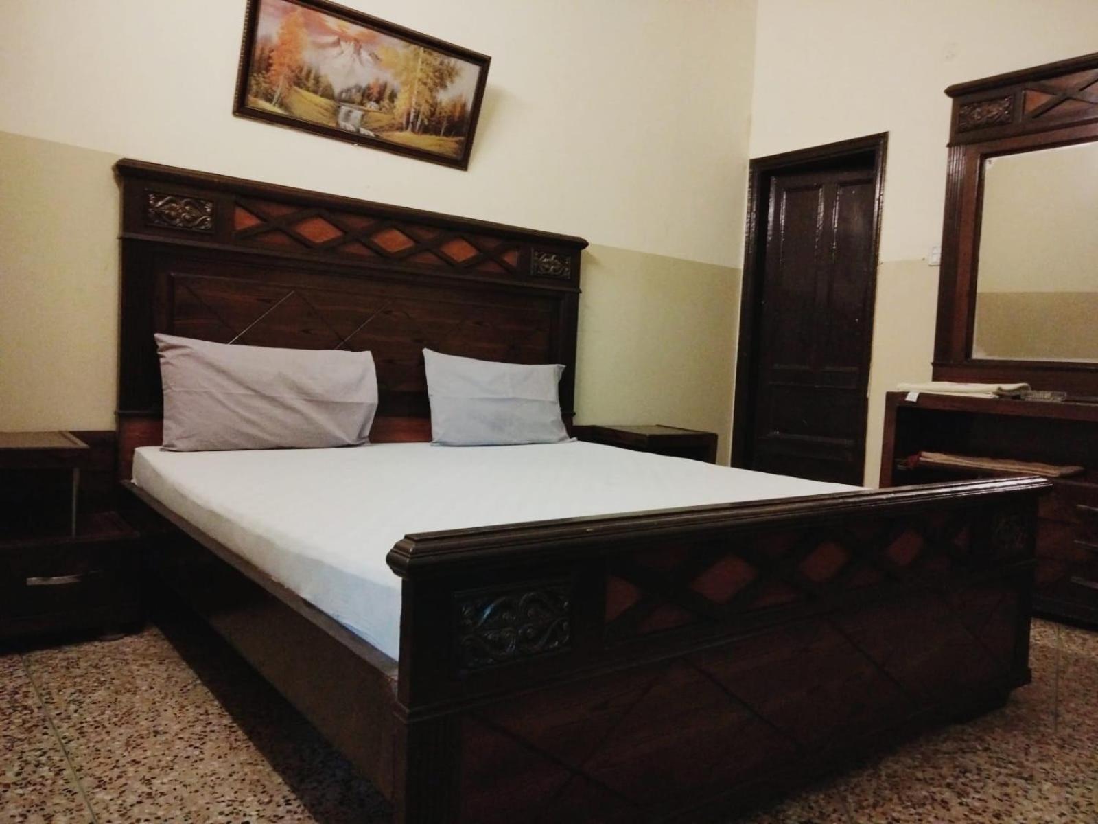 Four Season 1 Airport Guest House view 4