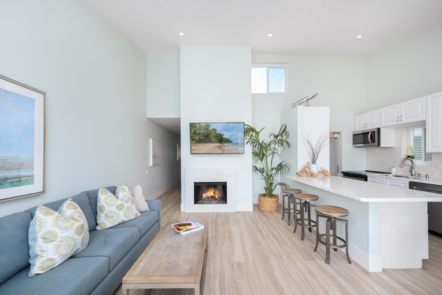 5 Bedroom duplex with Patio & Balcony walk to Pier view 3