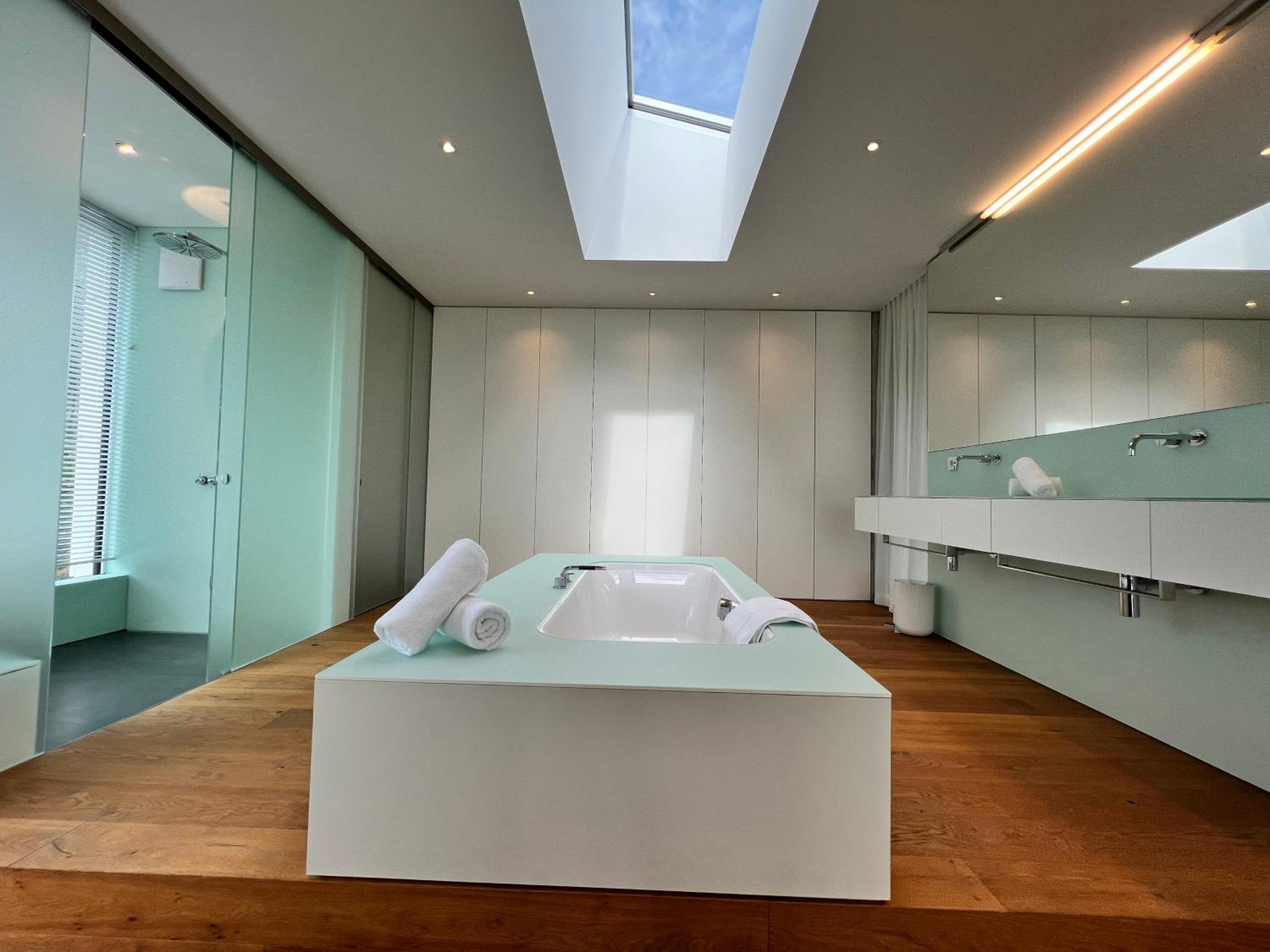 Villa am See mit privatem Seezugang