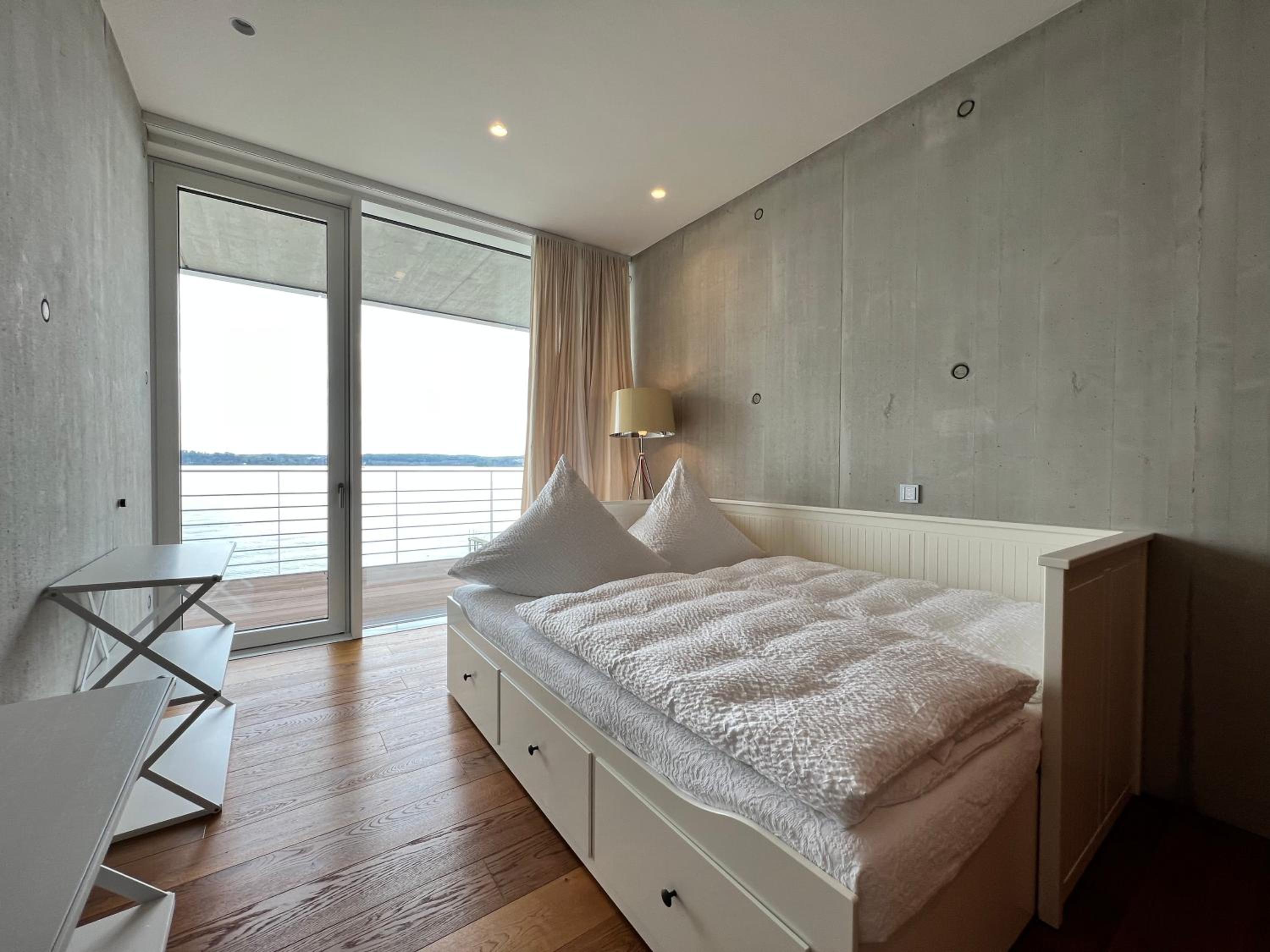 Villa am See mit privatem Seezugang